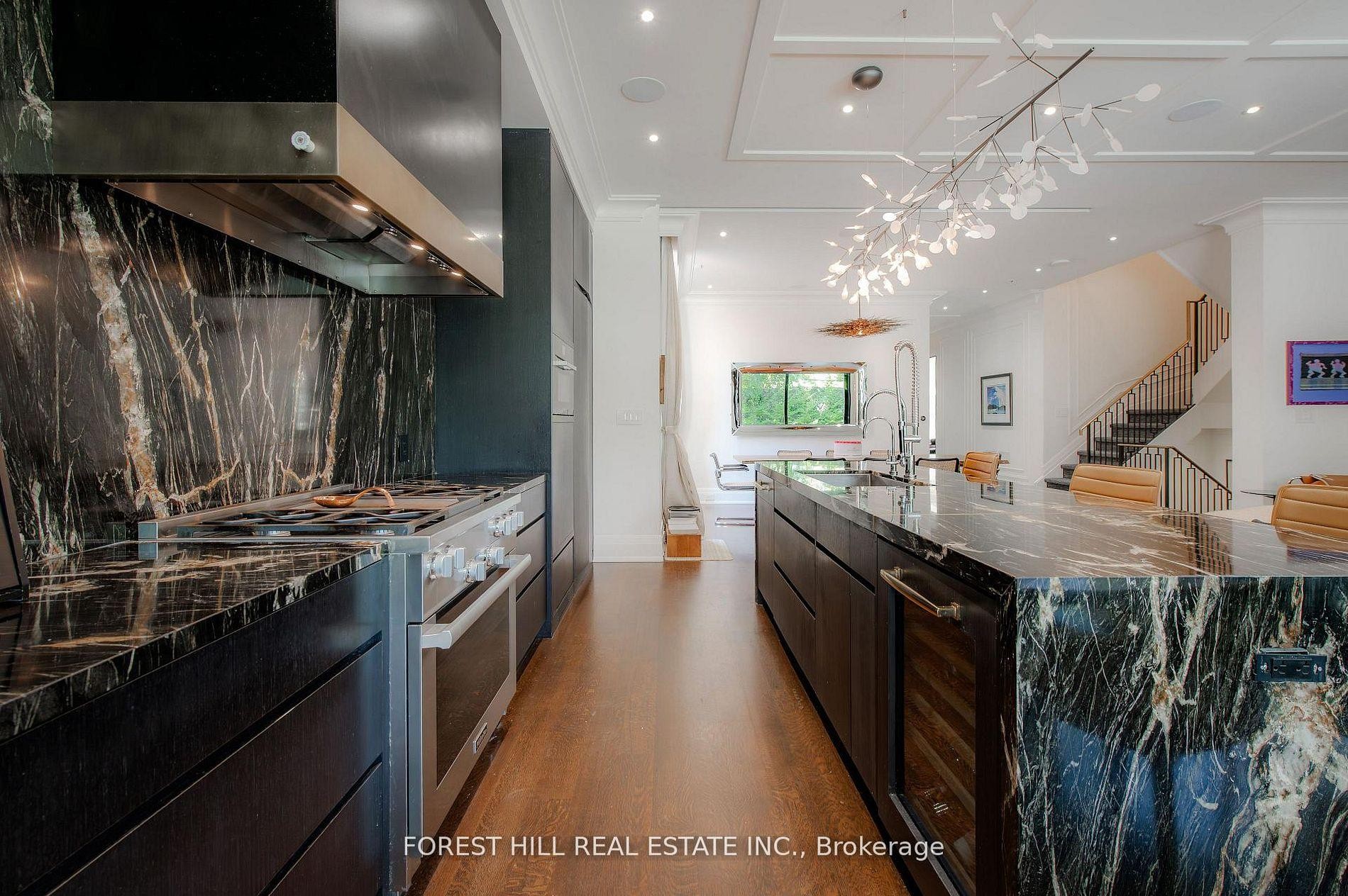 









176


Balmoral

Avenue,
Toronto,




ON
M4V 1J6

