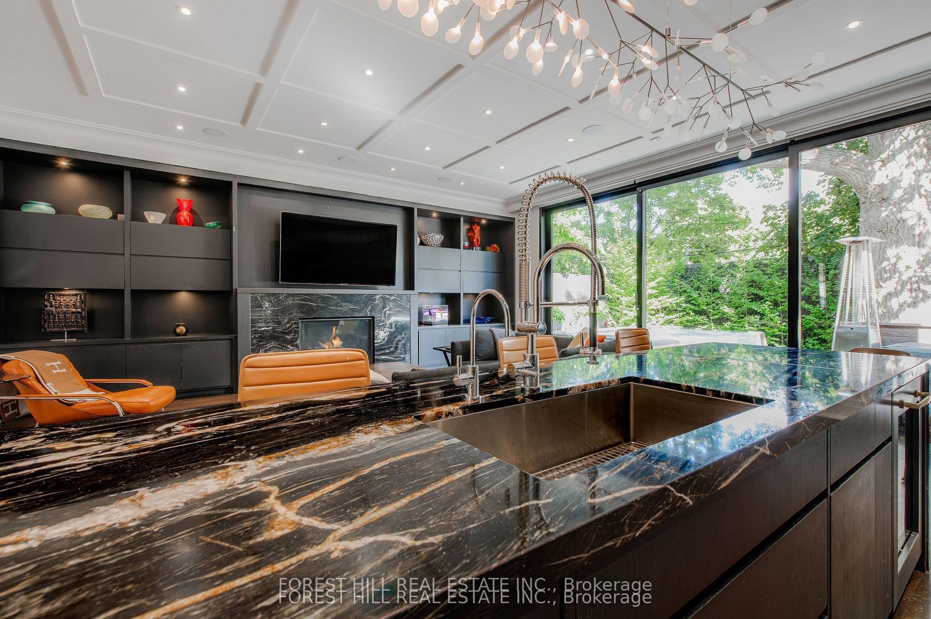









176


Balmoral

Avenue,
Toronto,




ON
M4V 1J6

