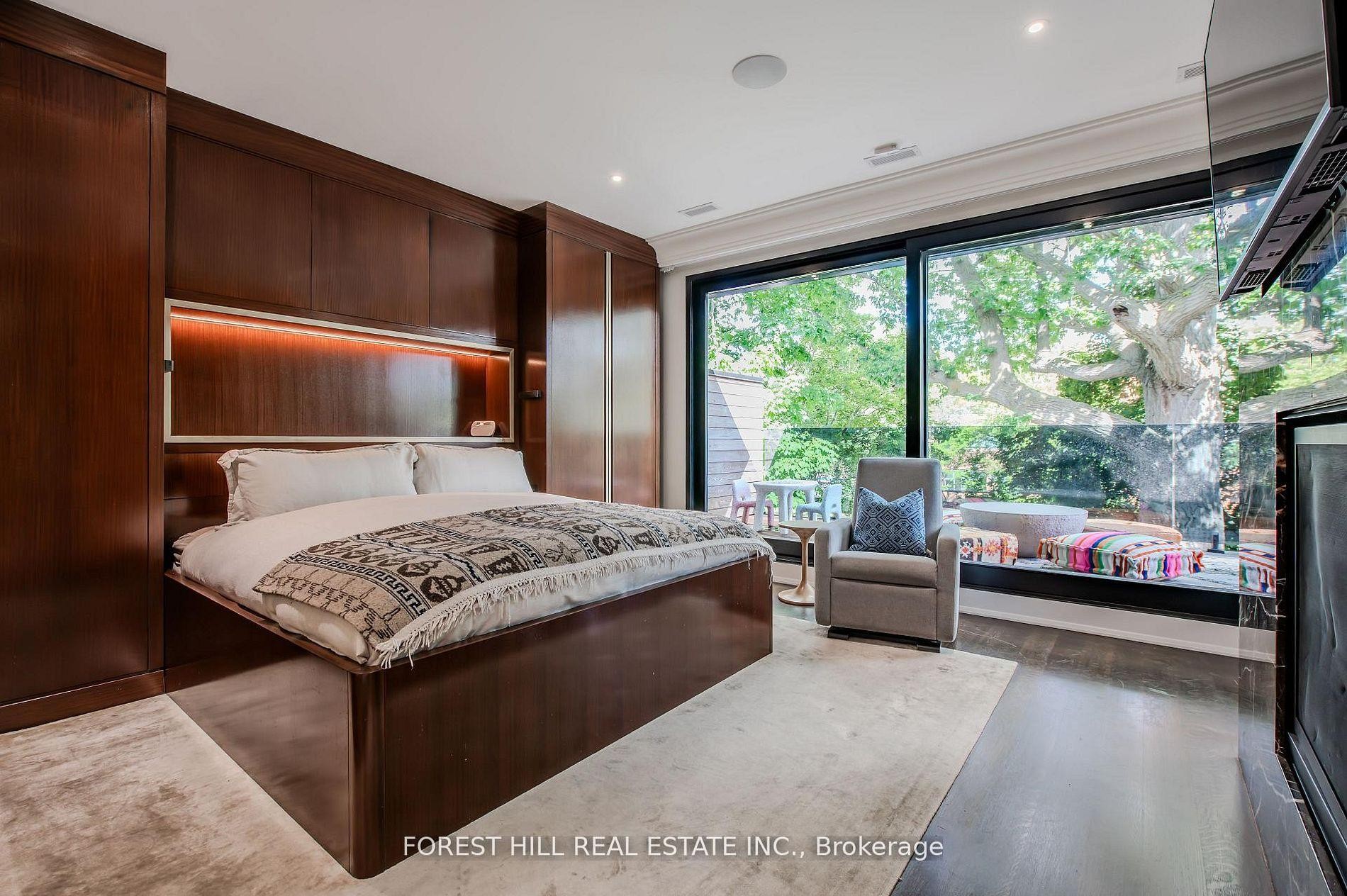 









176


Balmoral

Avenue,
Toronto,




ON
M4V 1J6

