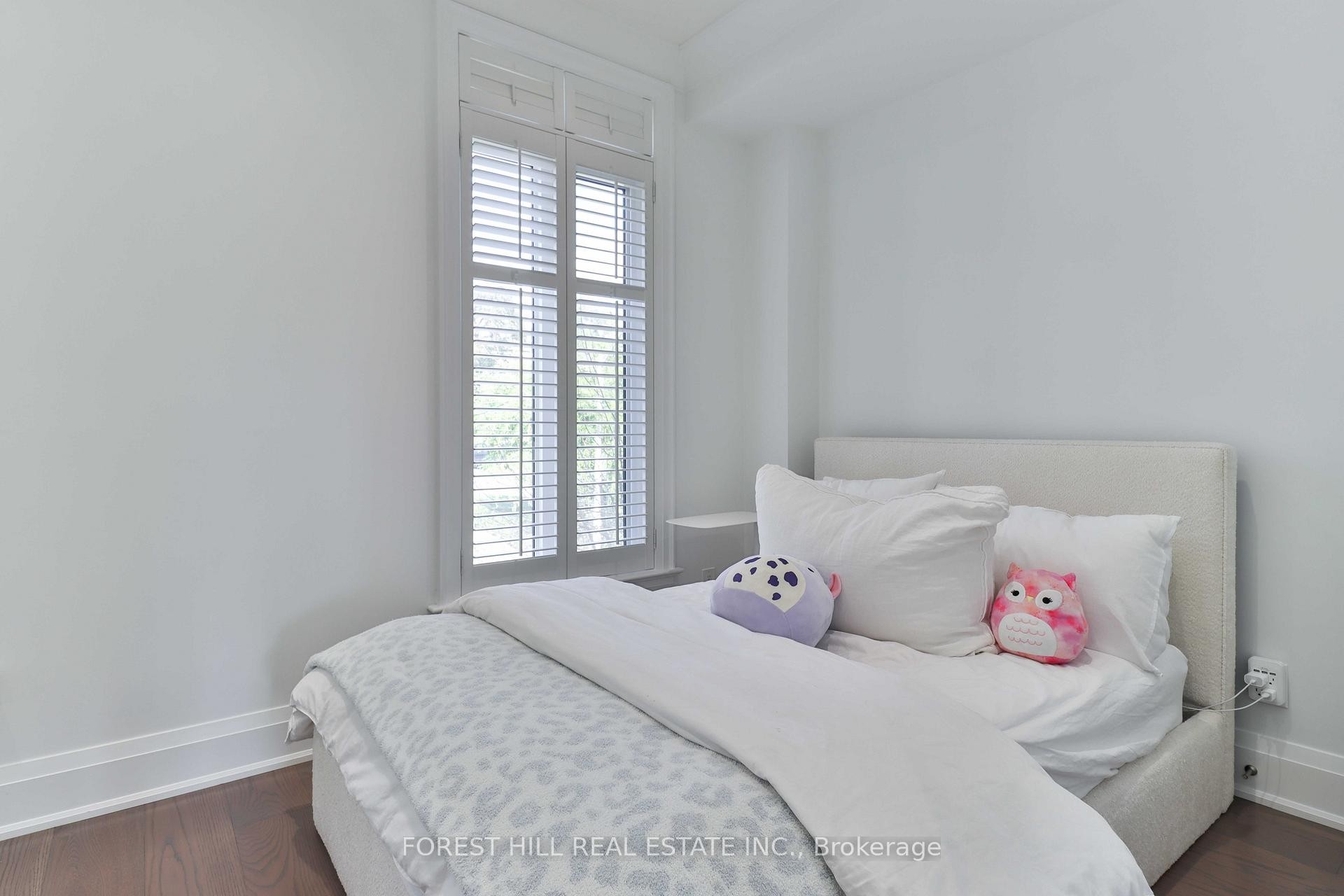 









51B


Burnaby

Boulevard,
Toronto,




ON
M5N 1G3

