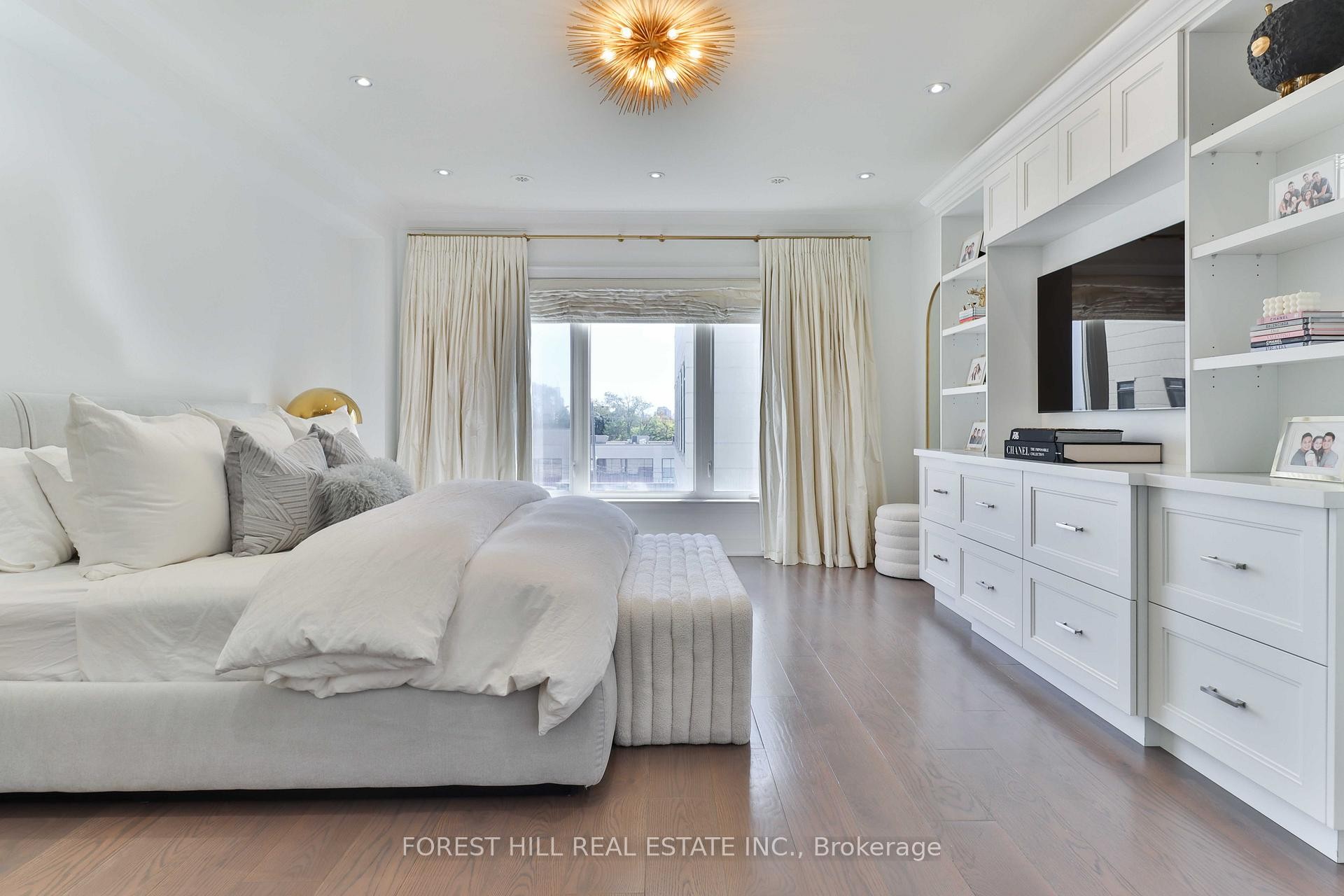 









51B


Burnaby

Boulevard,
Toronto,




ON
M5N 1G3

