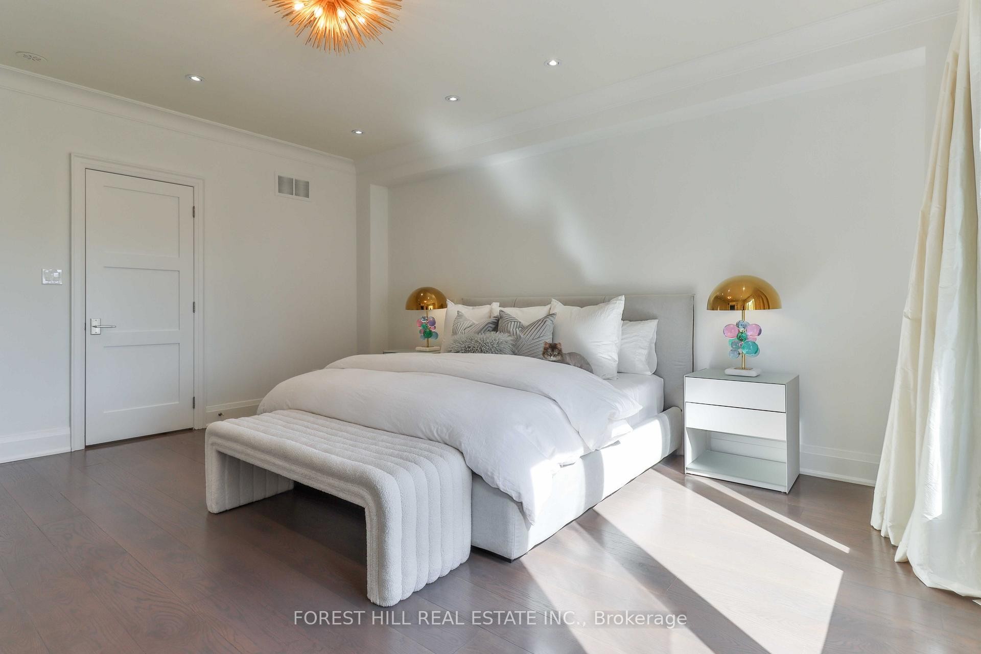 









51B


Burnaby

Boulevard,
Toronto,




ON
M5N 1G3

