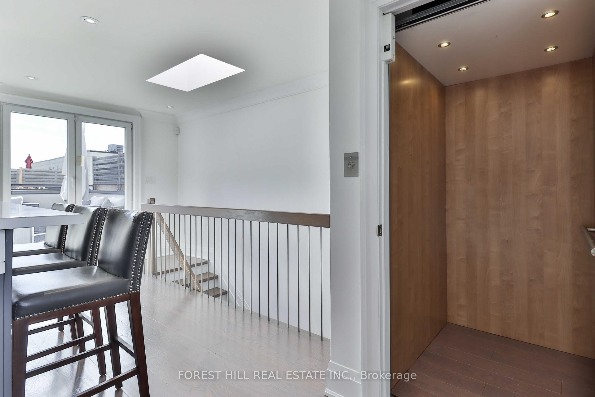 









51B


Burnaby

Boulevard,
Toronto,




ON
M5N 1G3

