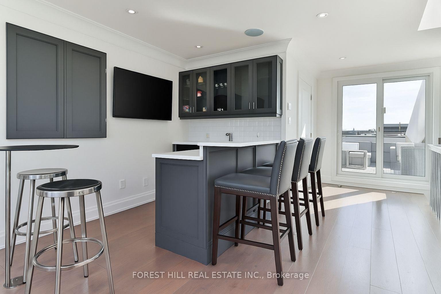 









51B


Burnaby

Boulevard,
Toronto,




ON
M5N 1G3

