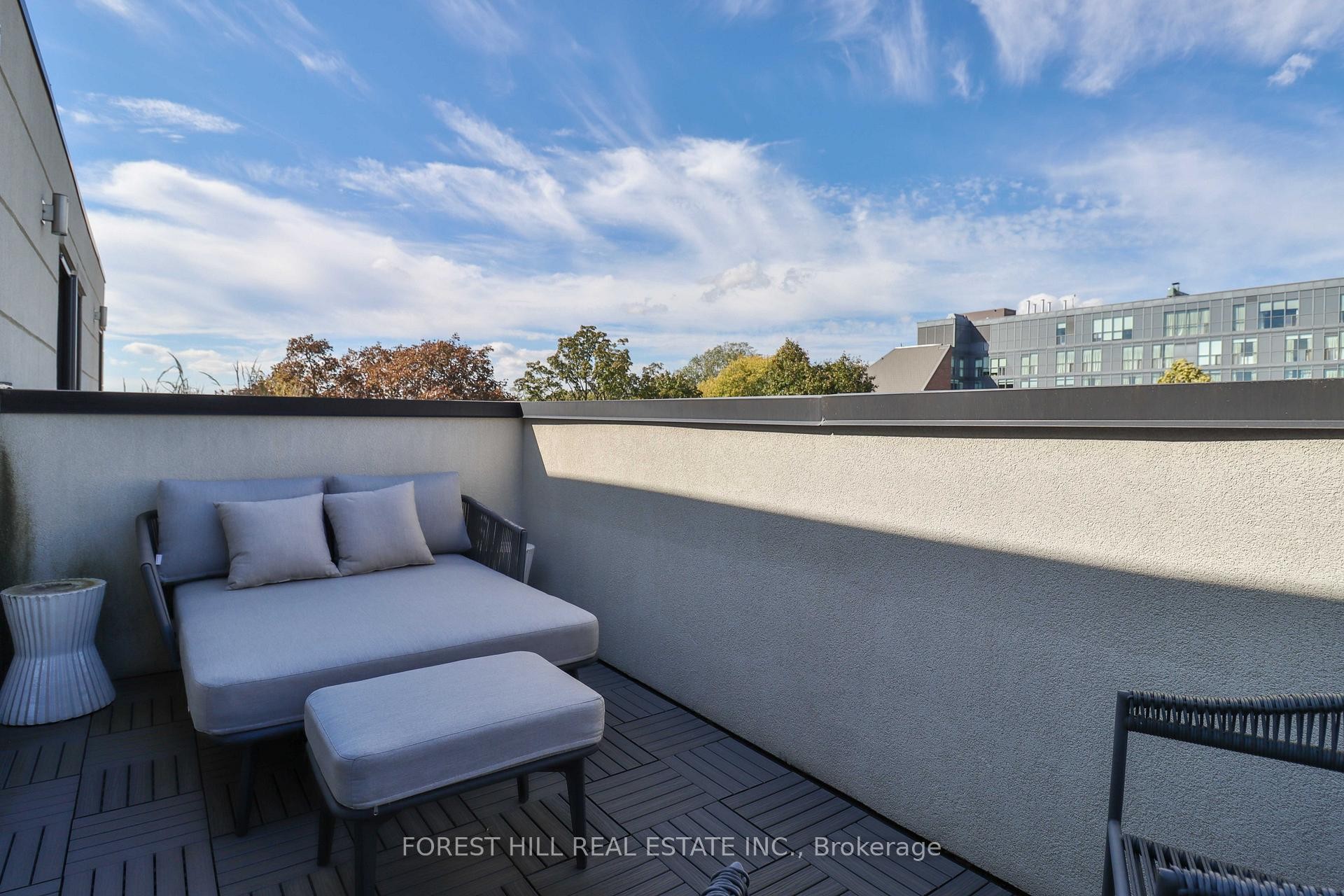 









51B


Burnaby

Boulevard,
Toronto,




ON
M5N 1G3

