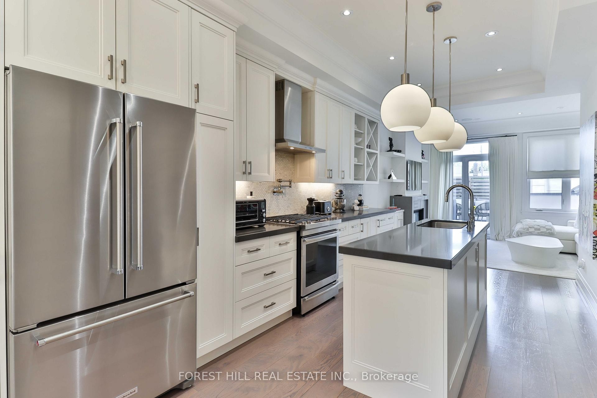 









51B


Burnaby

Boulevard,
Toronto,




ON
M5N 1G3

