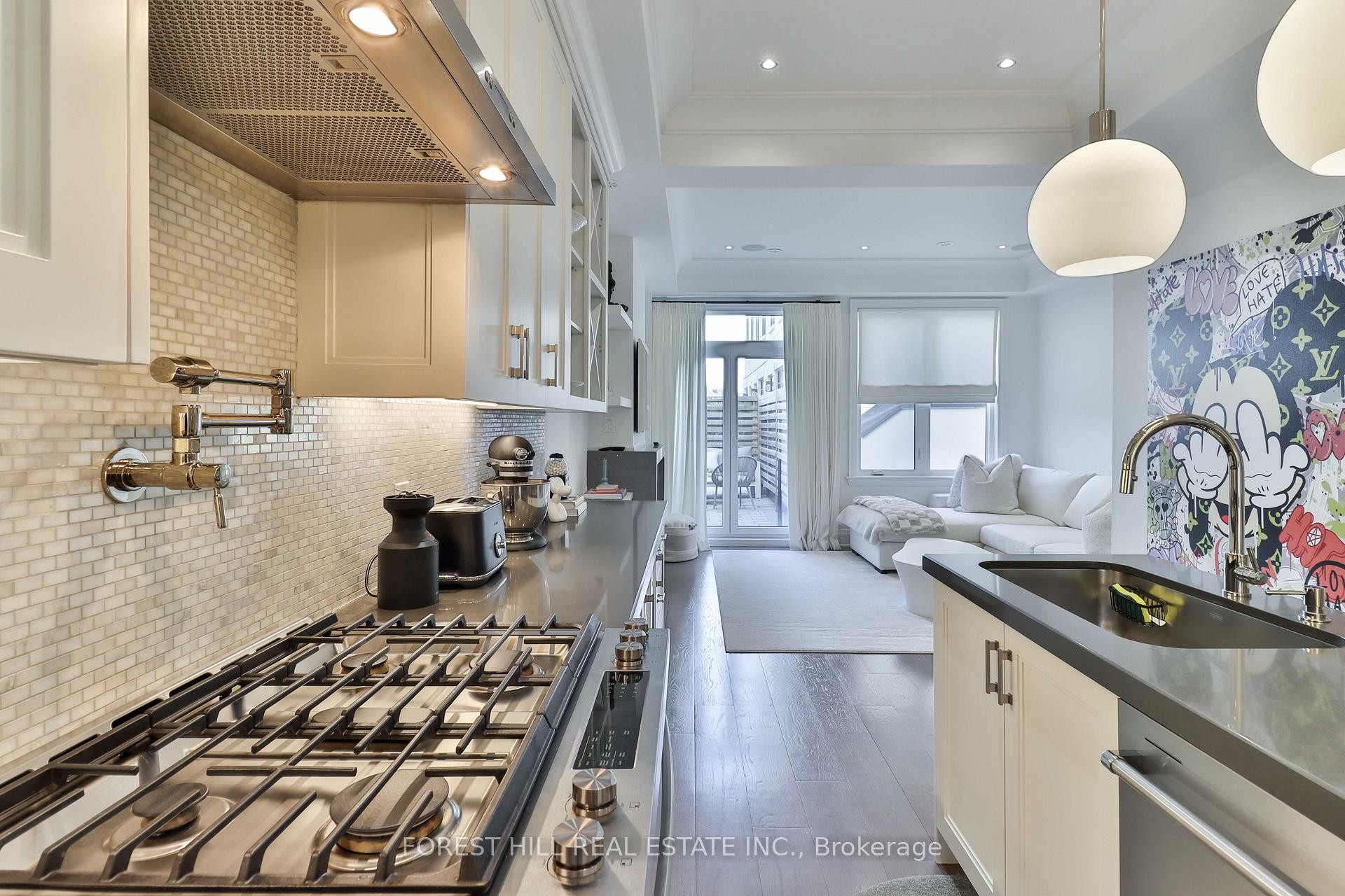 









51B


Burnaby

Boulevard,
Toronto,




ON
M5N 1G3


