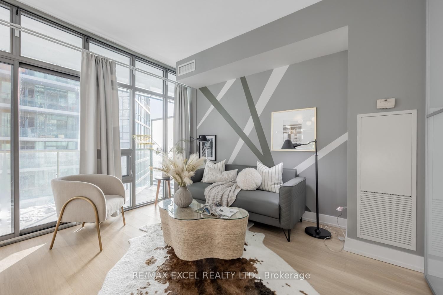 









33


Charles

Street East, 3709,
Toronto,




ON
M4Y 1R9

