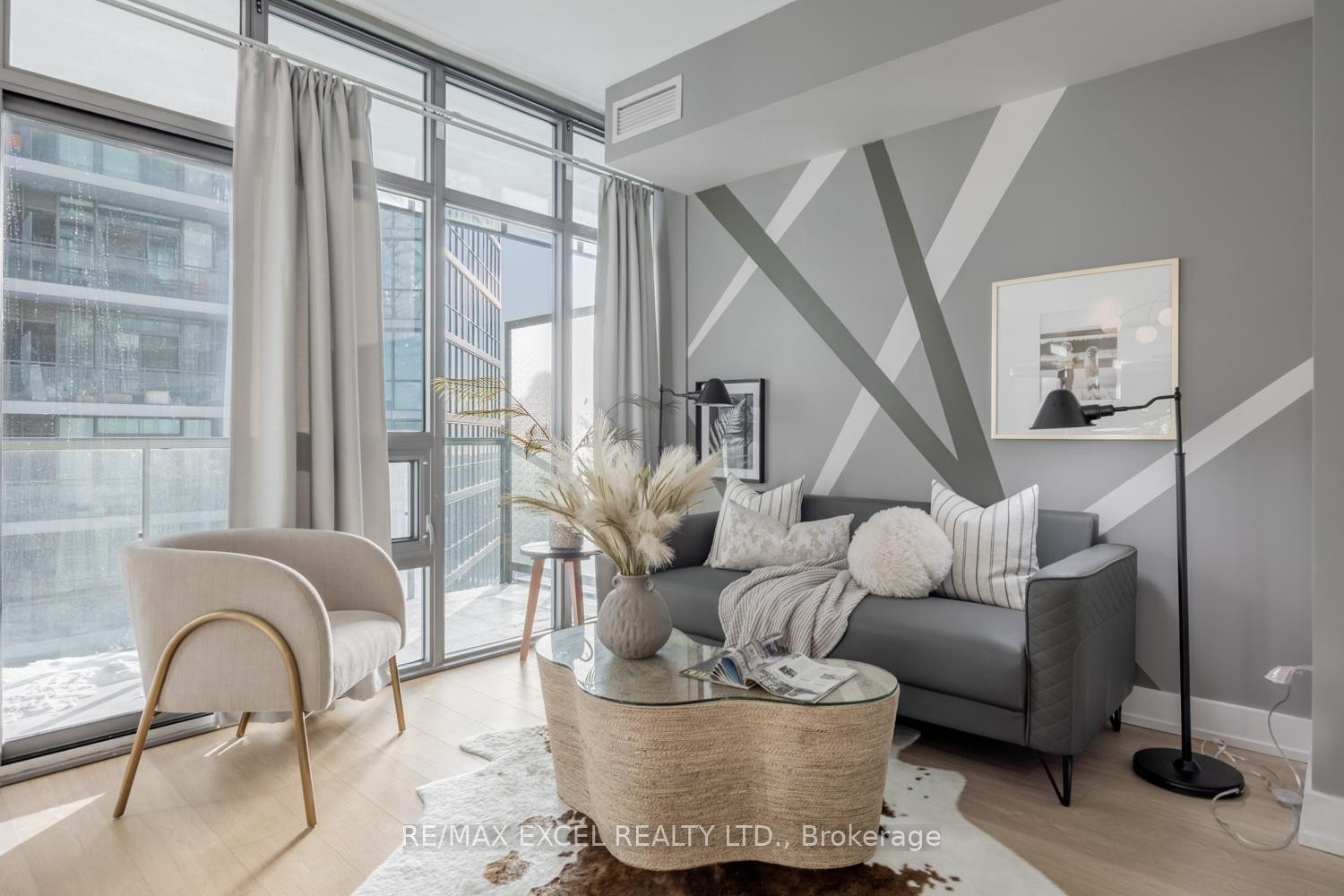 









33


Charles

Street East, 3709,
Toronto,




ON
M4Y 1R9

