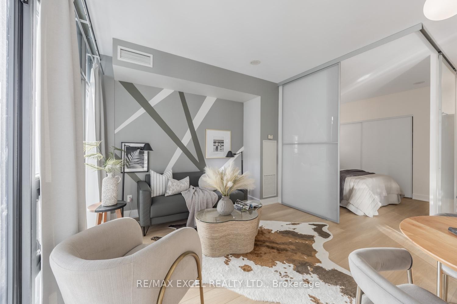 









33


Charles

Street East, 3709,
Toronto,




ON
M4Y 1R9

