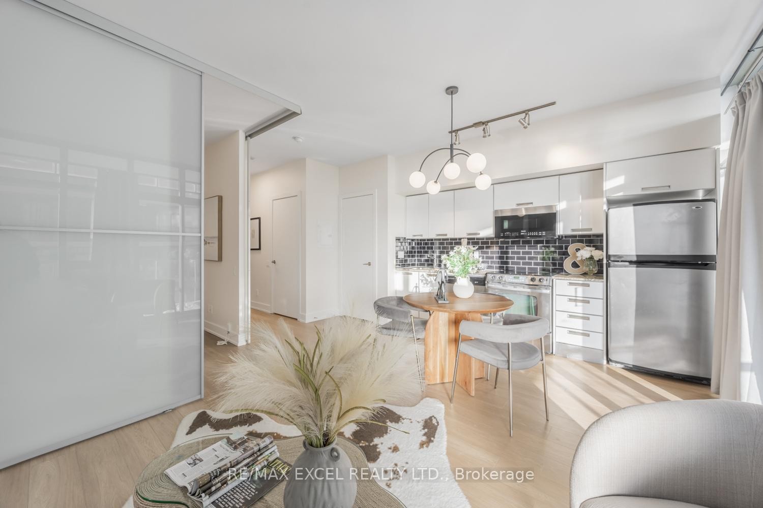 









33


Charles

Street East, 3709,
Toronto,




ON
M4Y 1R9

