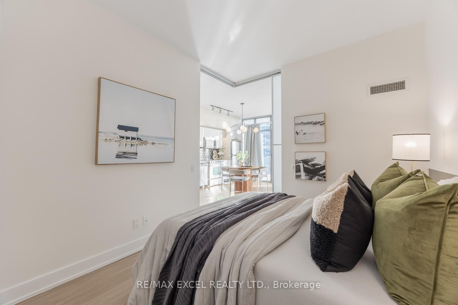 









33


Charles

Street East, 3709,
Toronto,




ON
M4Y 1R9

