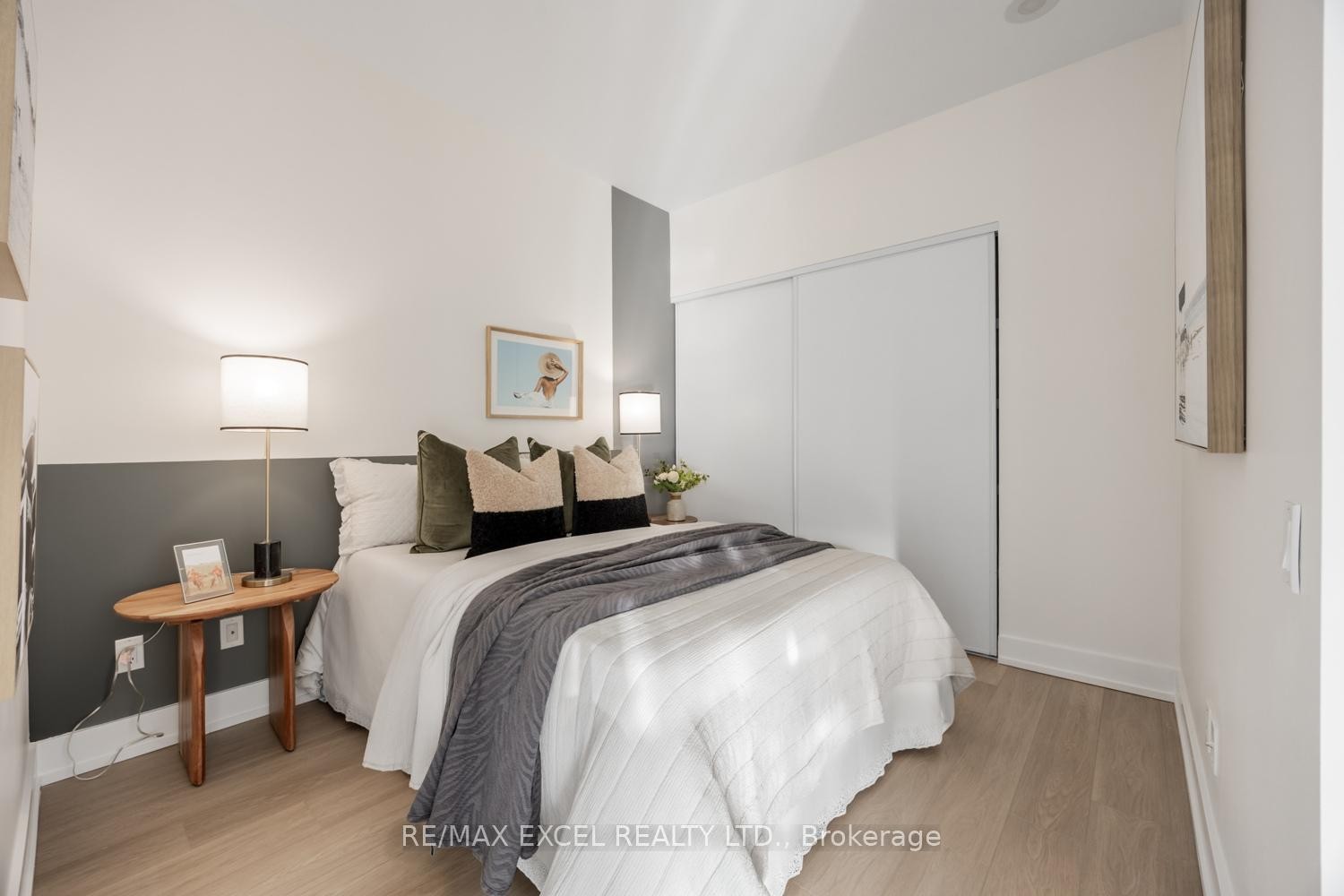 









33


Charles

Street East, 3709,
Toronto,




ON
M4Y 1R9

