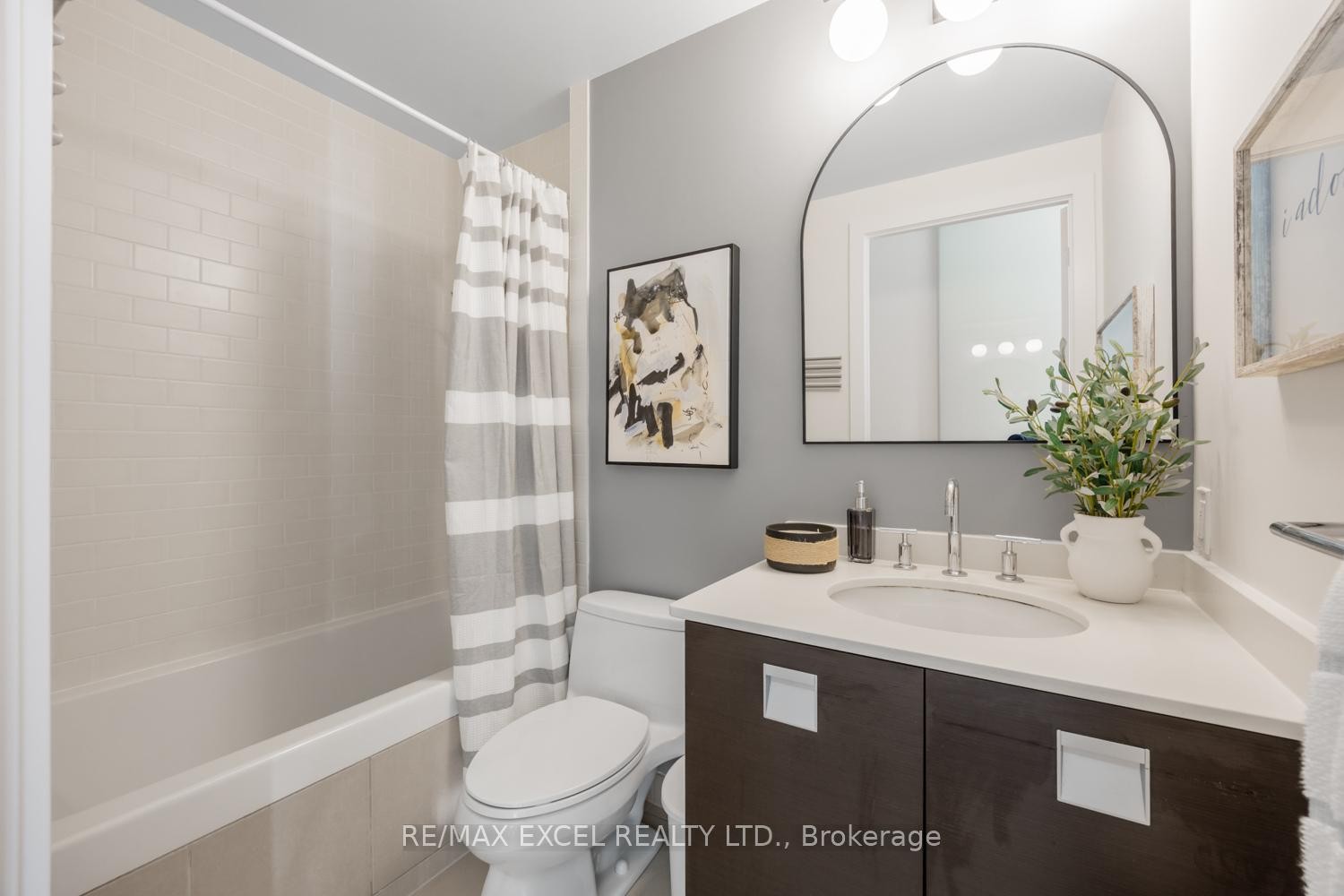 









33


Charles

Street East, 3709,
Toronto,




ON
M4Y 1R9

