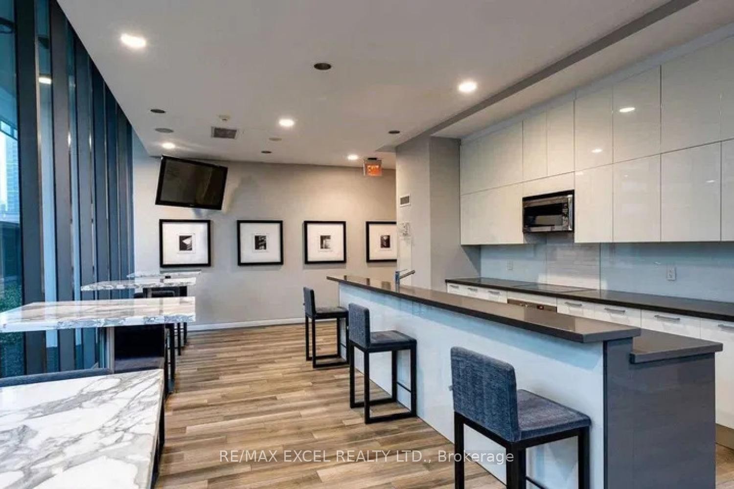 









33


Charles

Street East, 3709,
Toronto,




ON
M4Y 1R9

