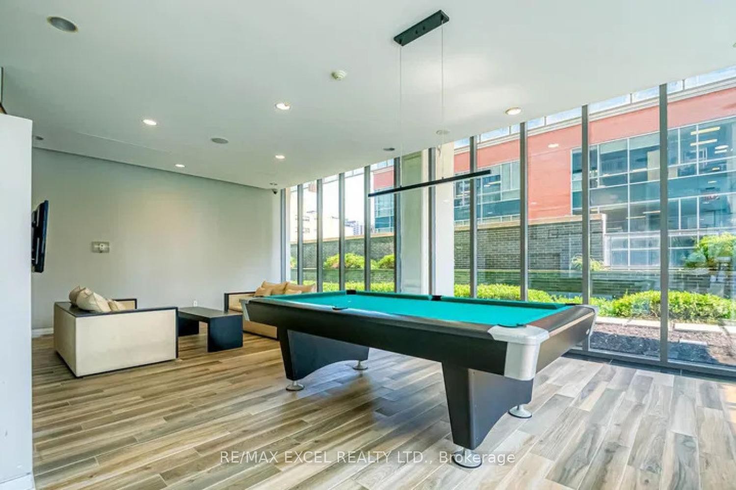 









33


Charles

Street East, 3709,
Toronto,




ON
M4Y 1R9

