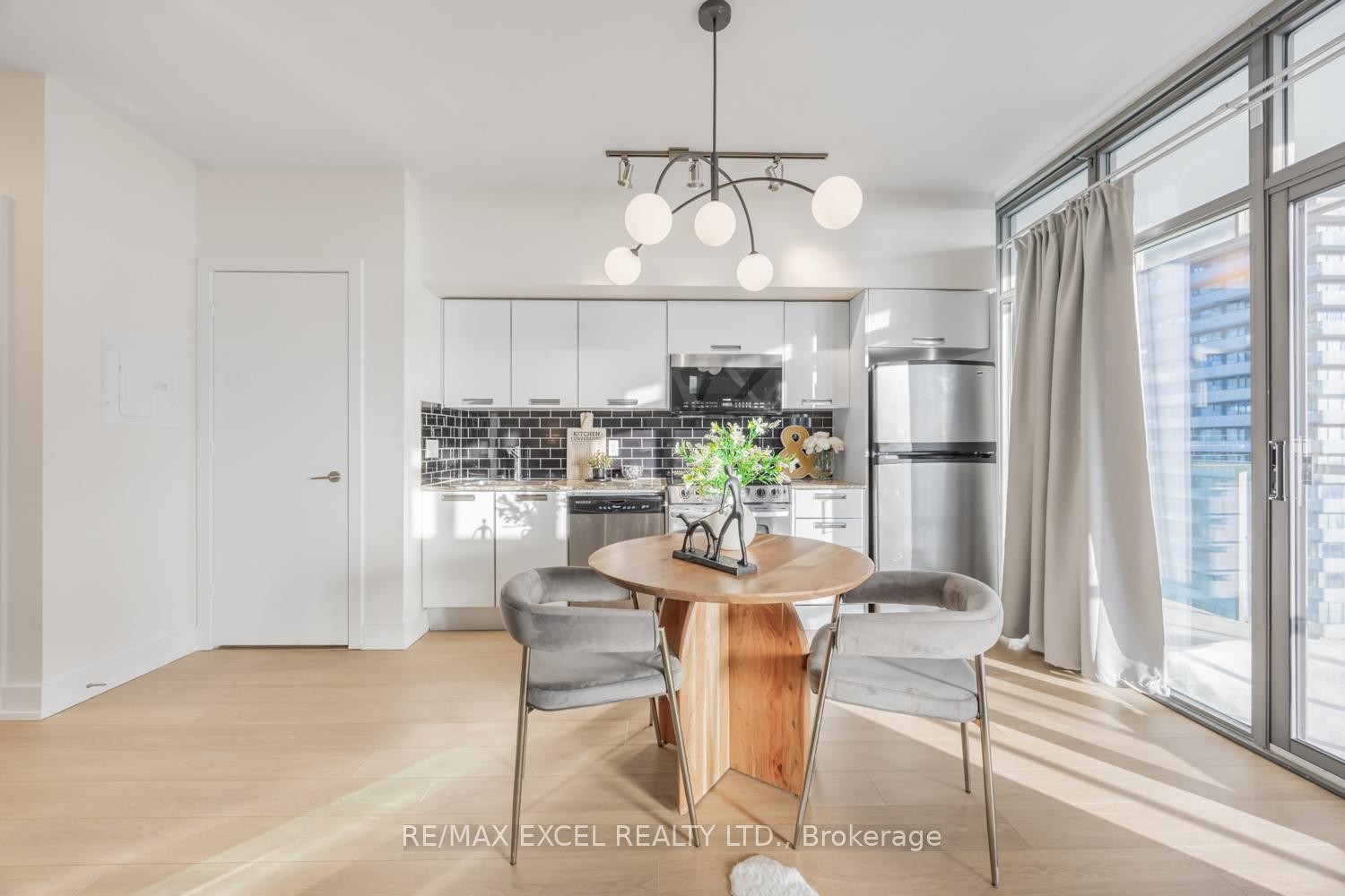 









33


Charles

Street East, 3709,
Toronto,




ON
M4Y 1R9

