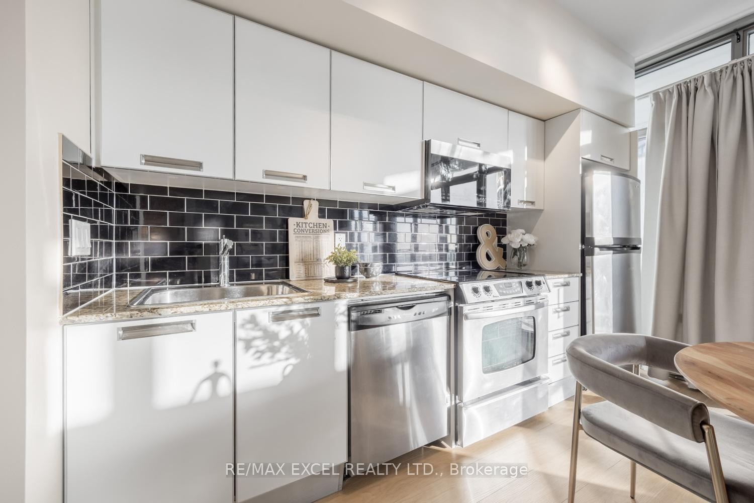 









33


Charles

Street East, 3709,
Toronto,




ON
M4Y 1R9

