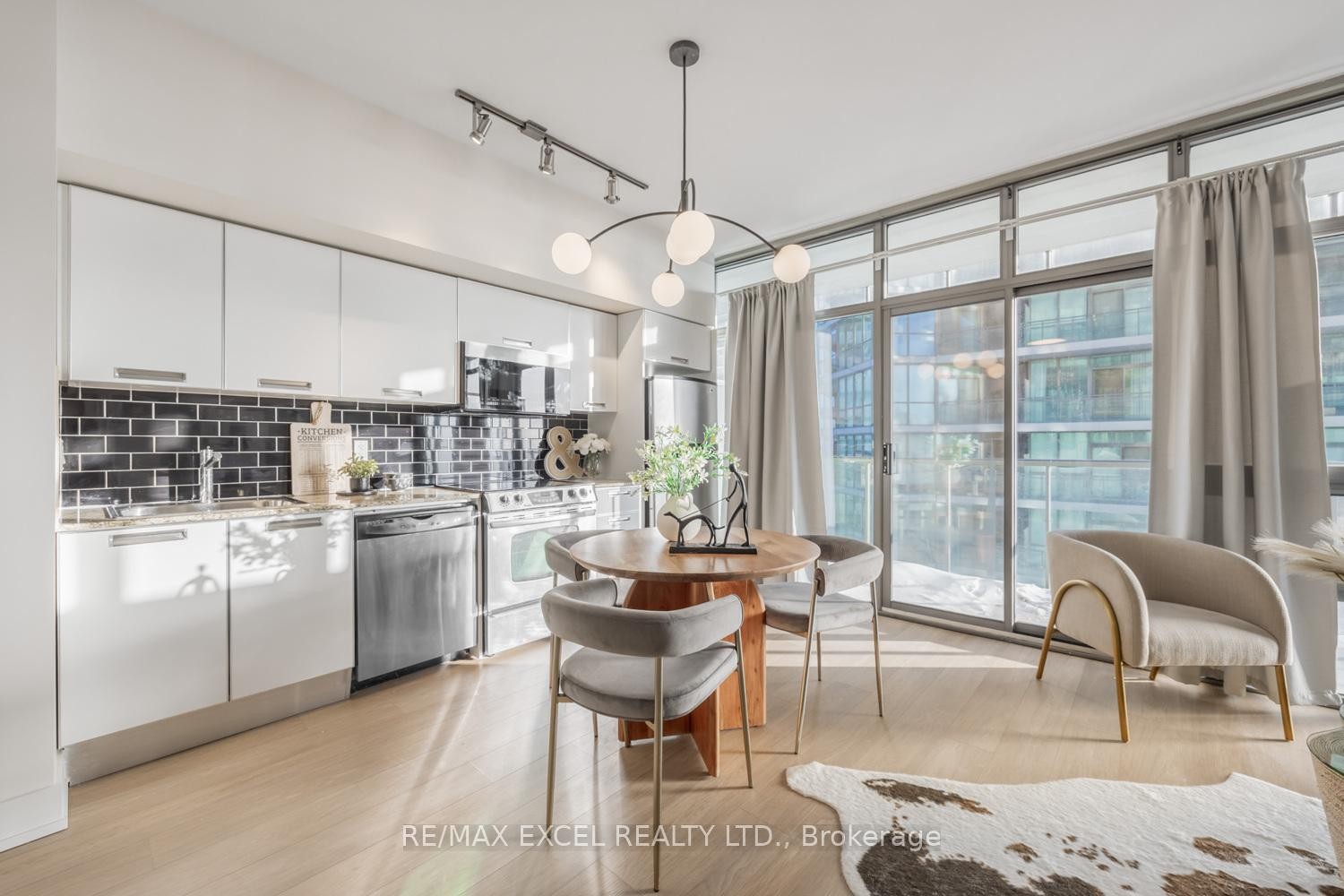 









33


Charles

Street East, 3709,
Toronto,




ON
M4Y 1R9

