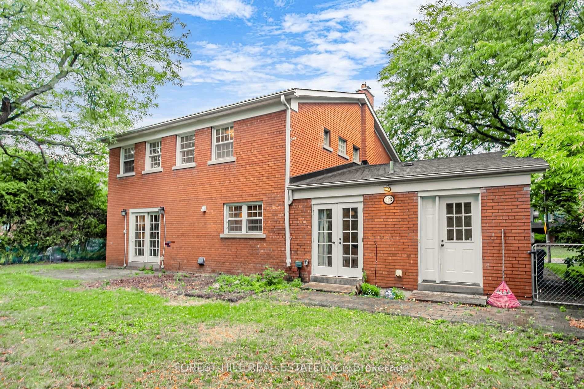 









123


Lord Seaton

Road,
Toronto,




ON
M2P 1K8

