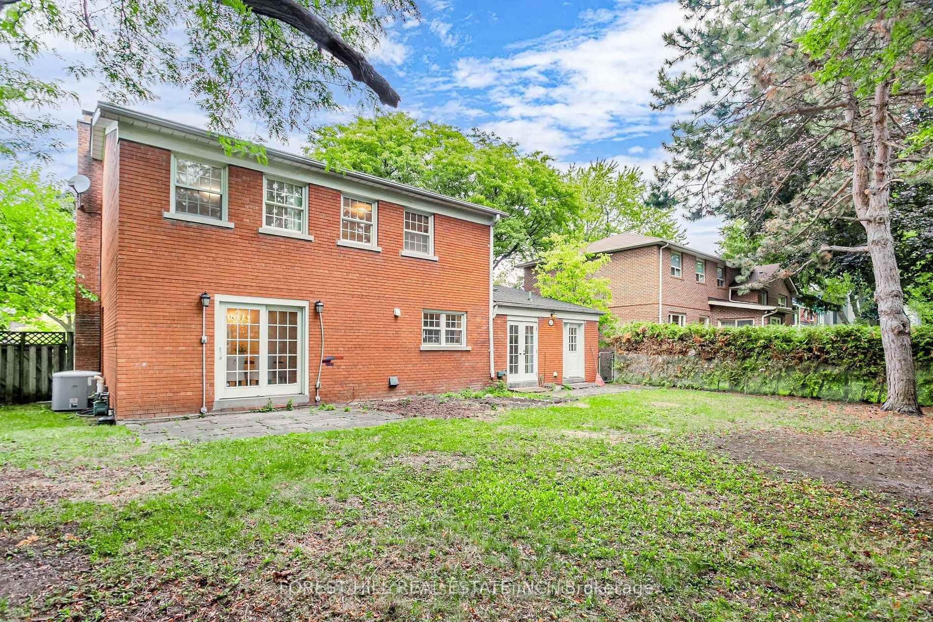 









123


Lord Seaton

Road,
Toronto,




ON
M2P 1K8

