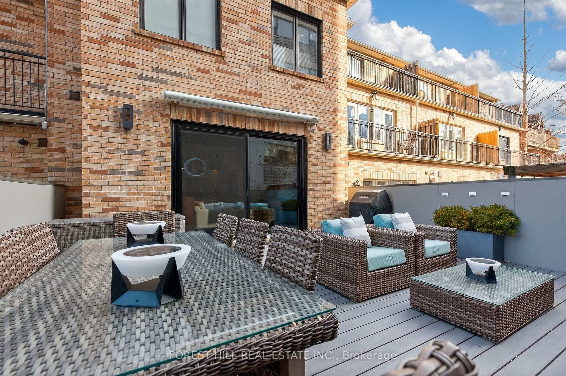 









29


Webster

Avenue,
Toronto,




ON
M5R 1N6

