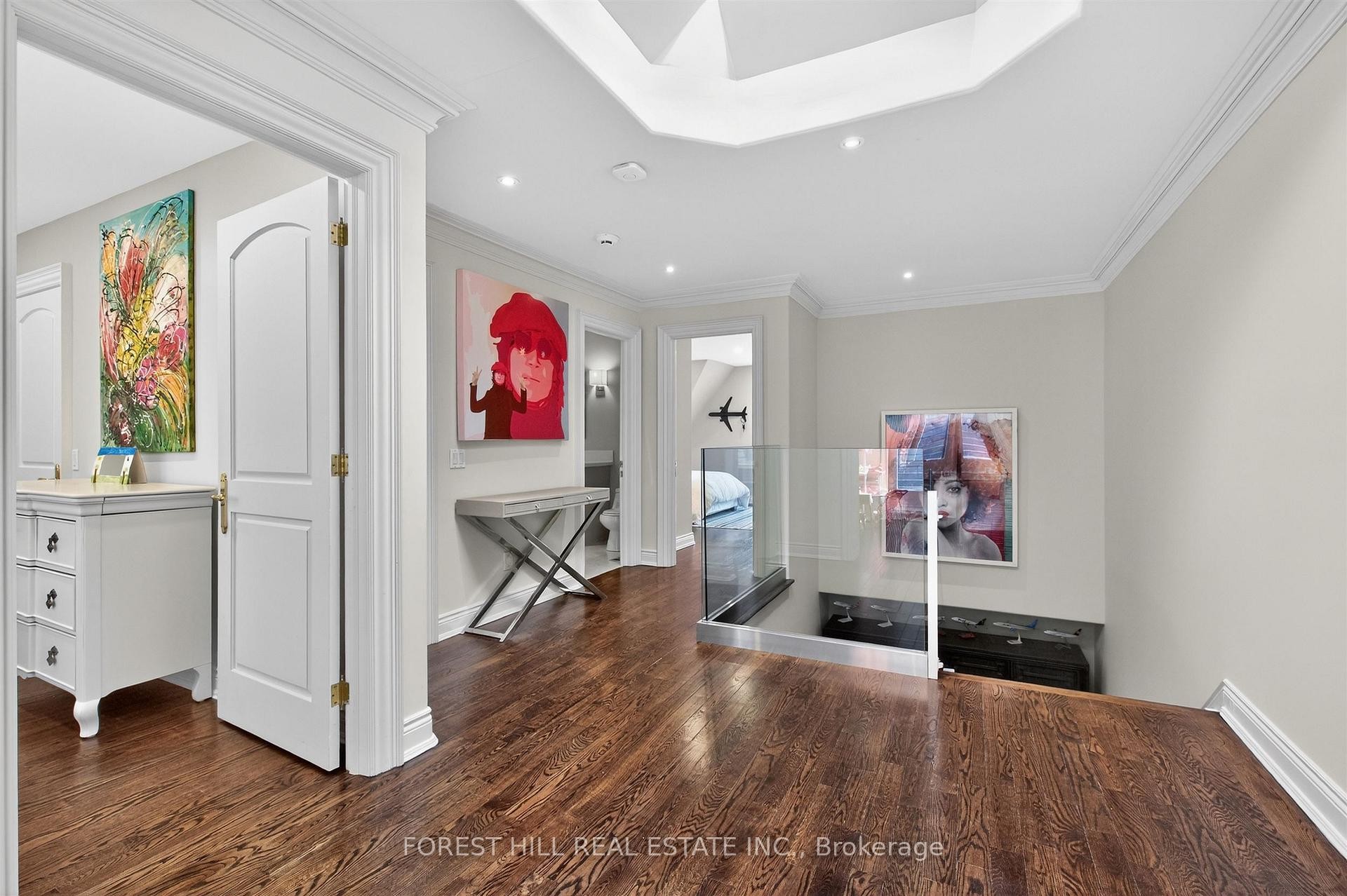 









29


Webster

Avenue,
Toronto,




ON
M5R 1N6

