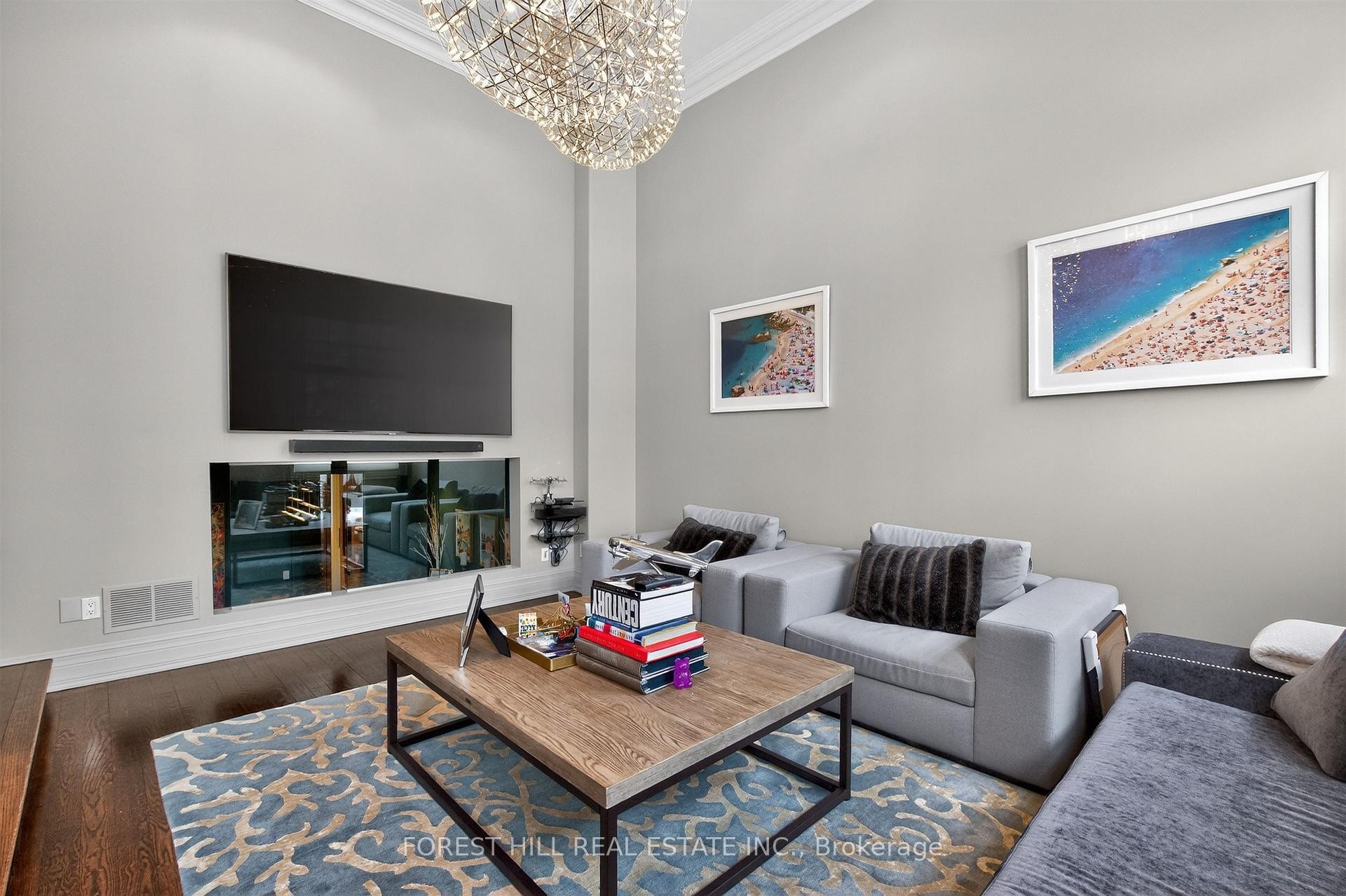 









29


Webster

Avenue,
Toronto,




ON
M5R 1N6

