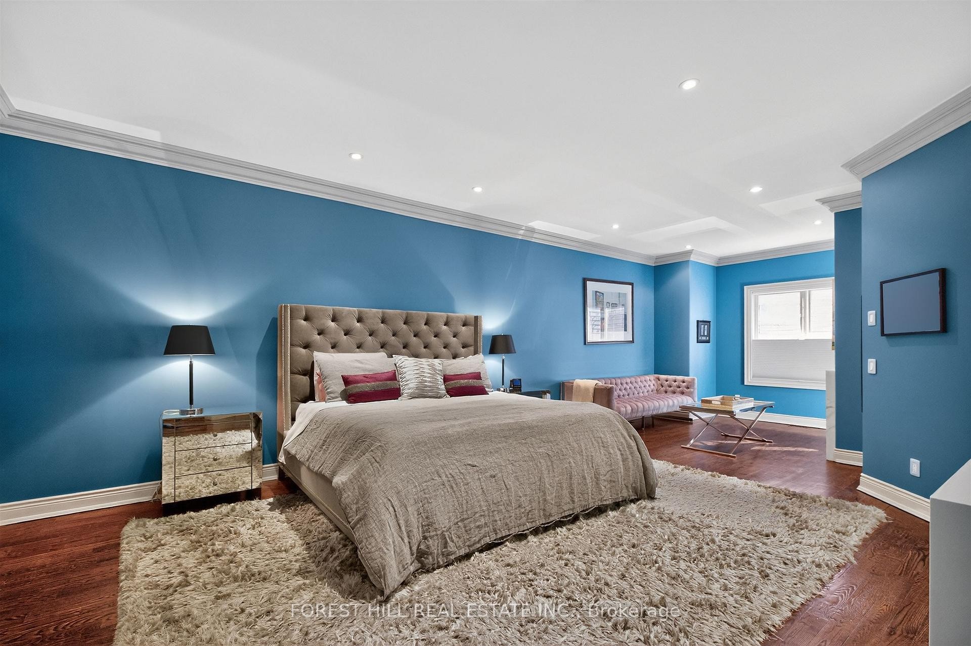 









29


Webster

Avenue,
Toronto,




ON
M5R 1N6

