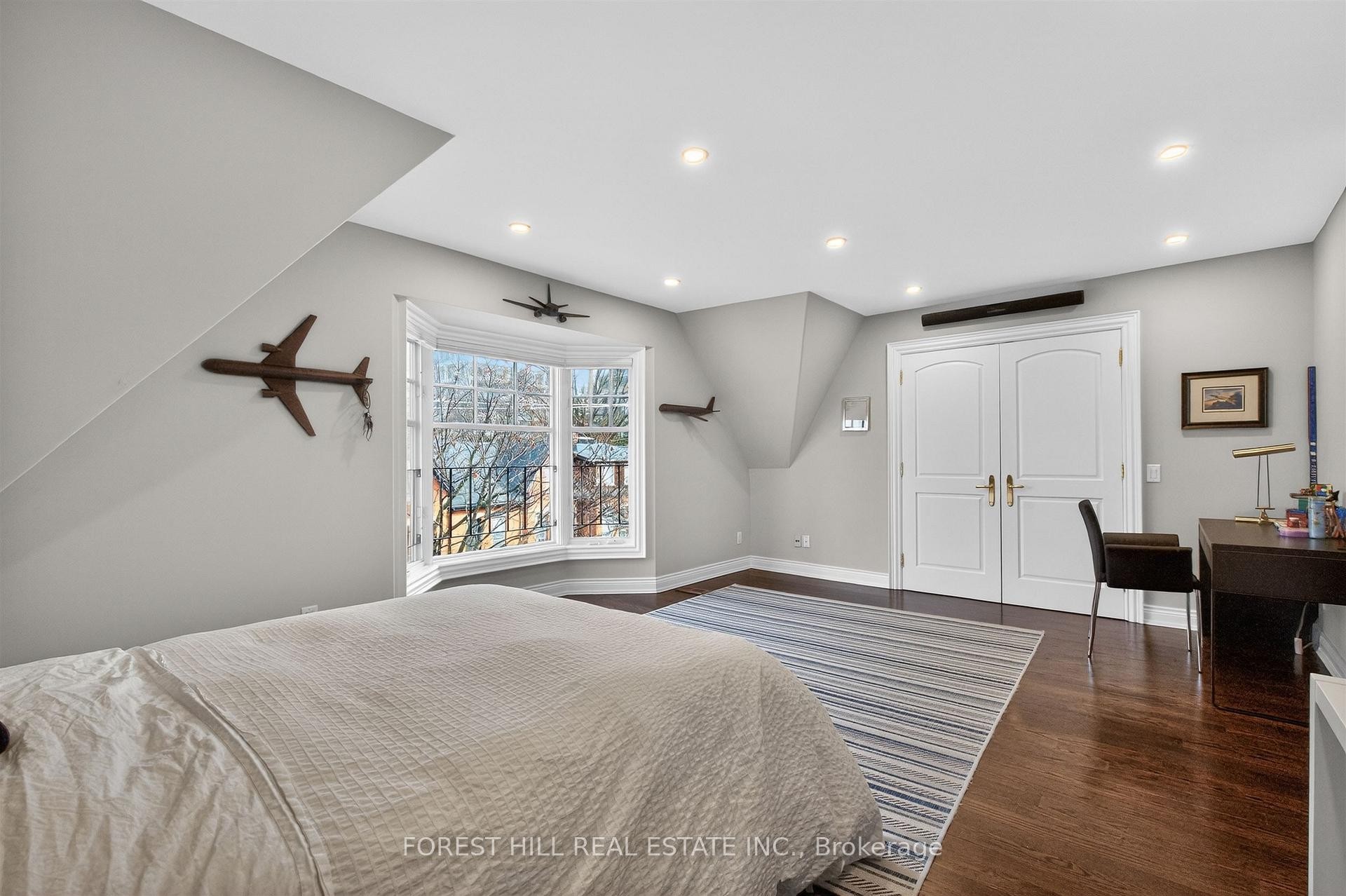









29


Webster

Avenue,
Toronto,




ON
M5R 1N6


