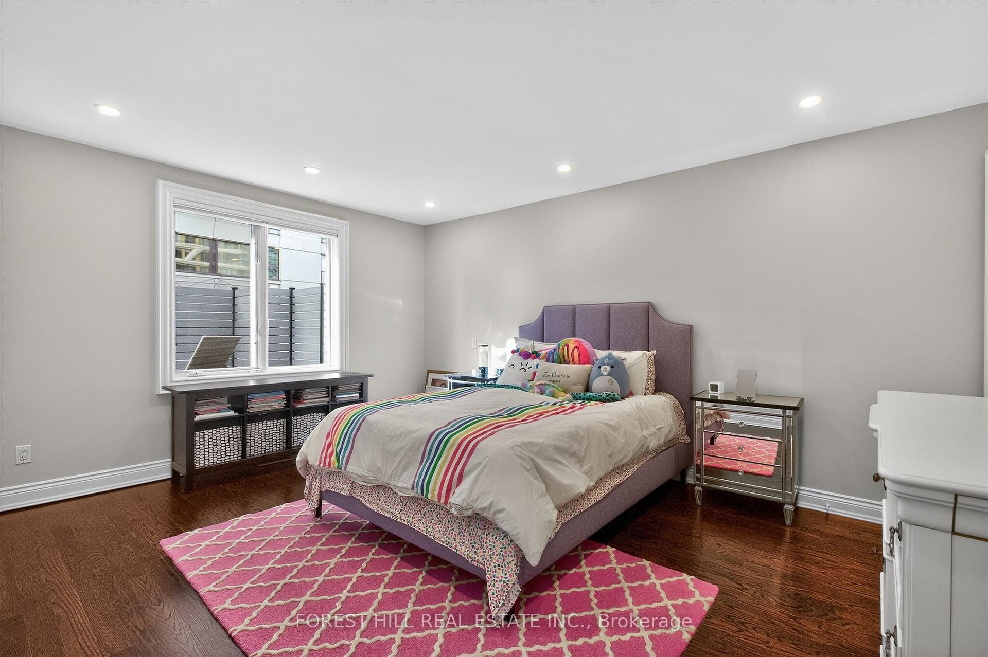









29


Webster

Avenue,
Toronto,




ON
M5R 1N6

