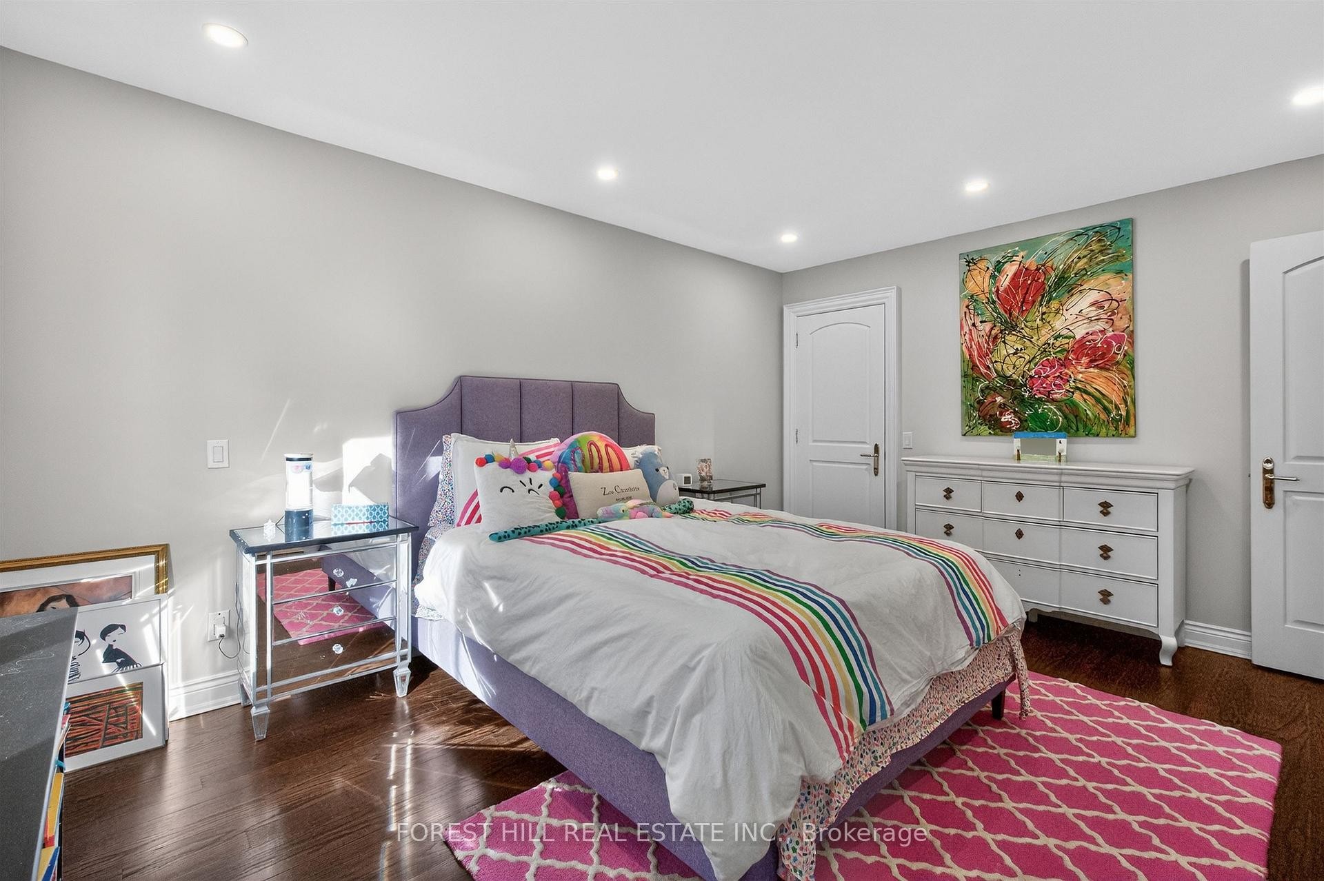 









29


Webster

Avenue,
Toronto,




ON
M5R 1N6

