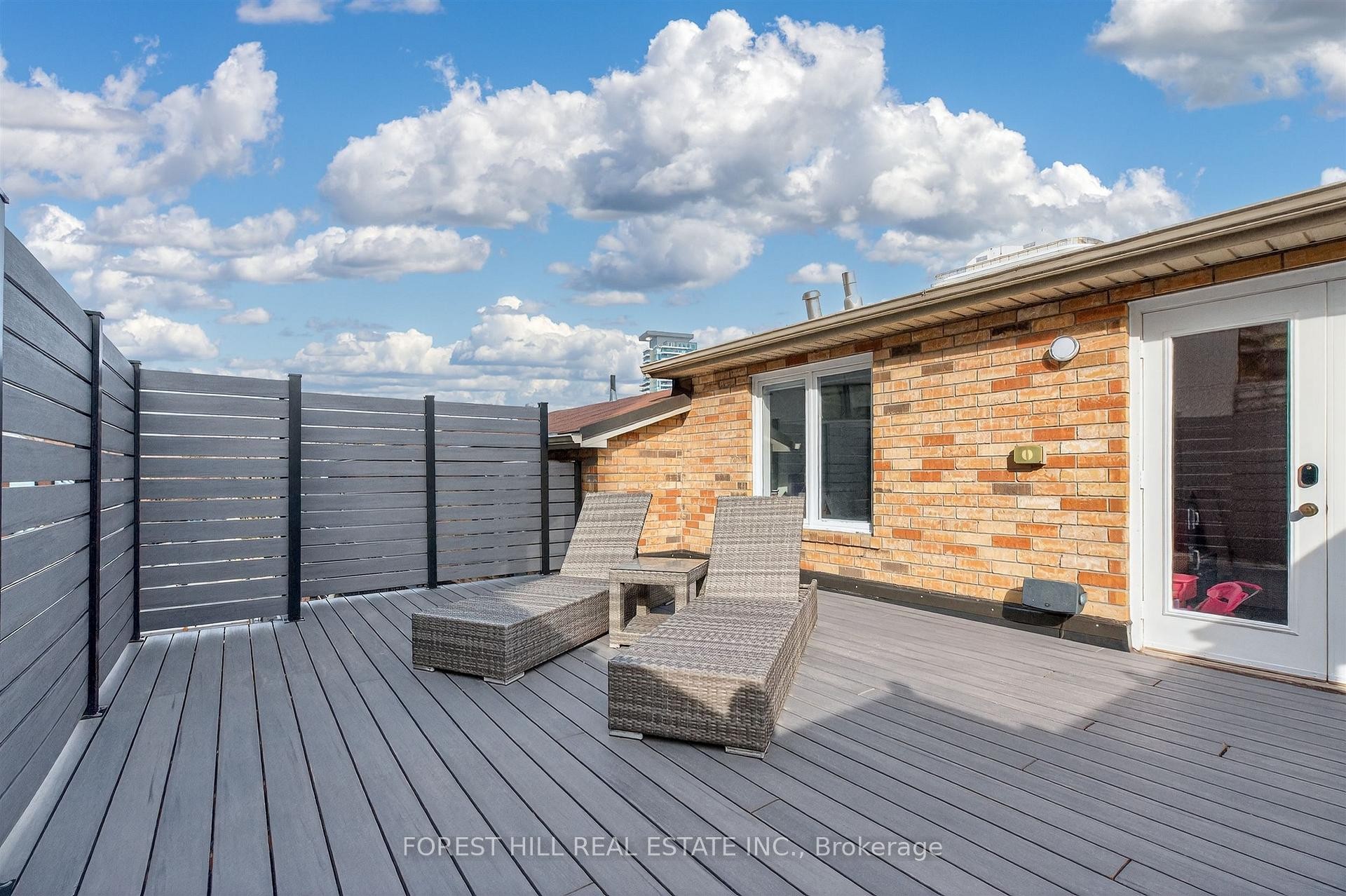 









29


Webster

Avenue,
Toronto,




ON
M5R 1N6

