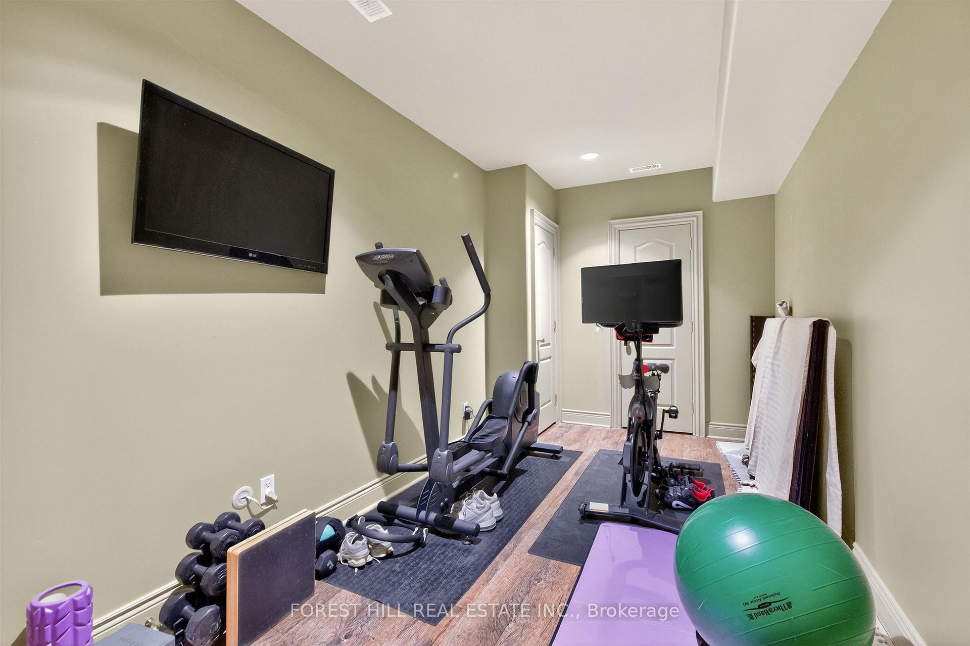 









29


Webster

Avenue,
Toronto,




ON
M5R 1N6

