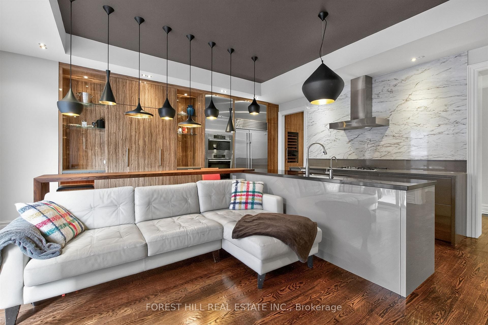 









29


Webster

Avenue,
Toronto,




ON
M5R 1N6

