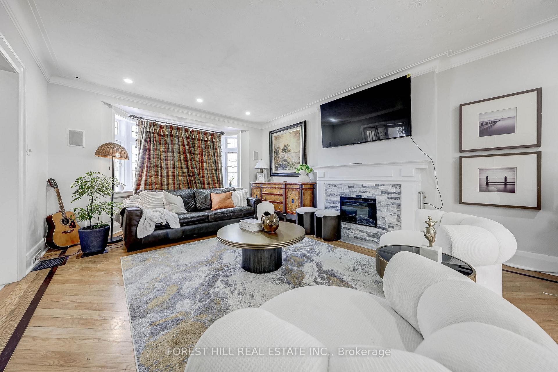 









607


Spadina

Road,
Toronto,




ON
M5P 2X1

