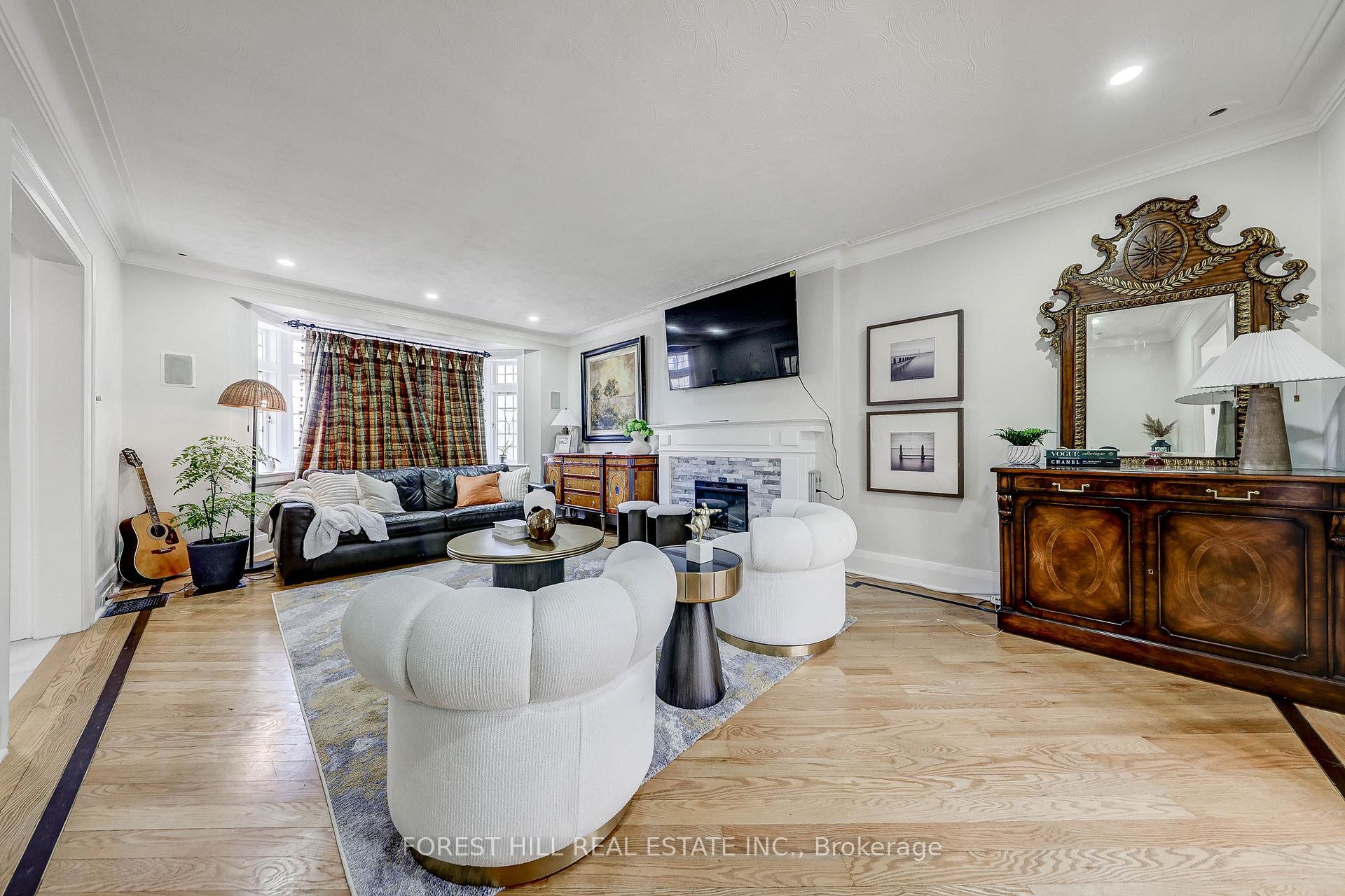 









607


Spadina

Road,
Toronto,




ON
M5P 2X1

