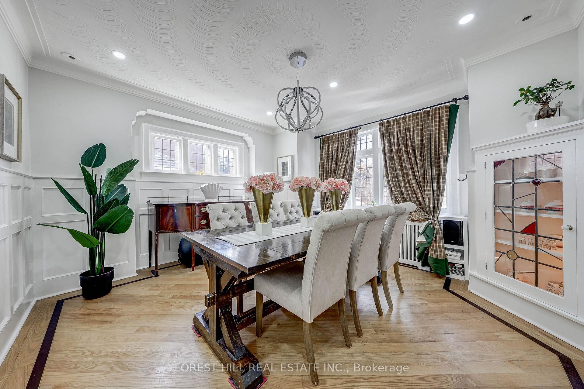









607


Spadina

Road,
Toronto,




ON
M5P 2X1

