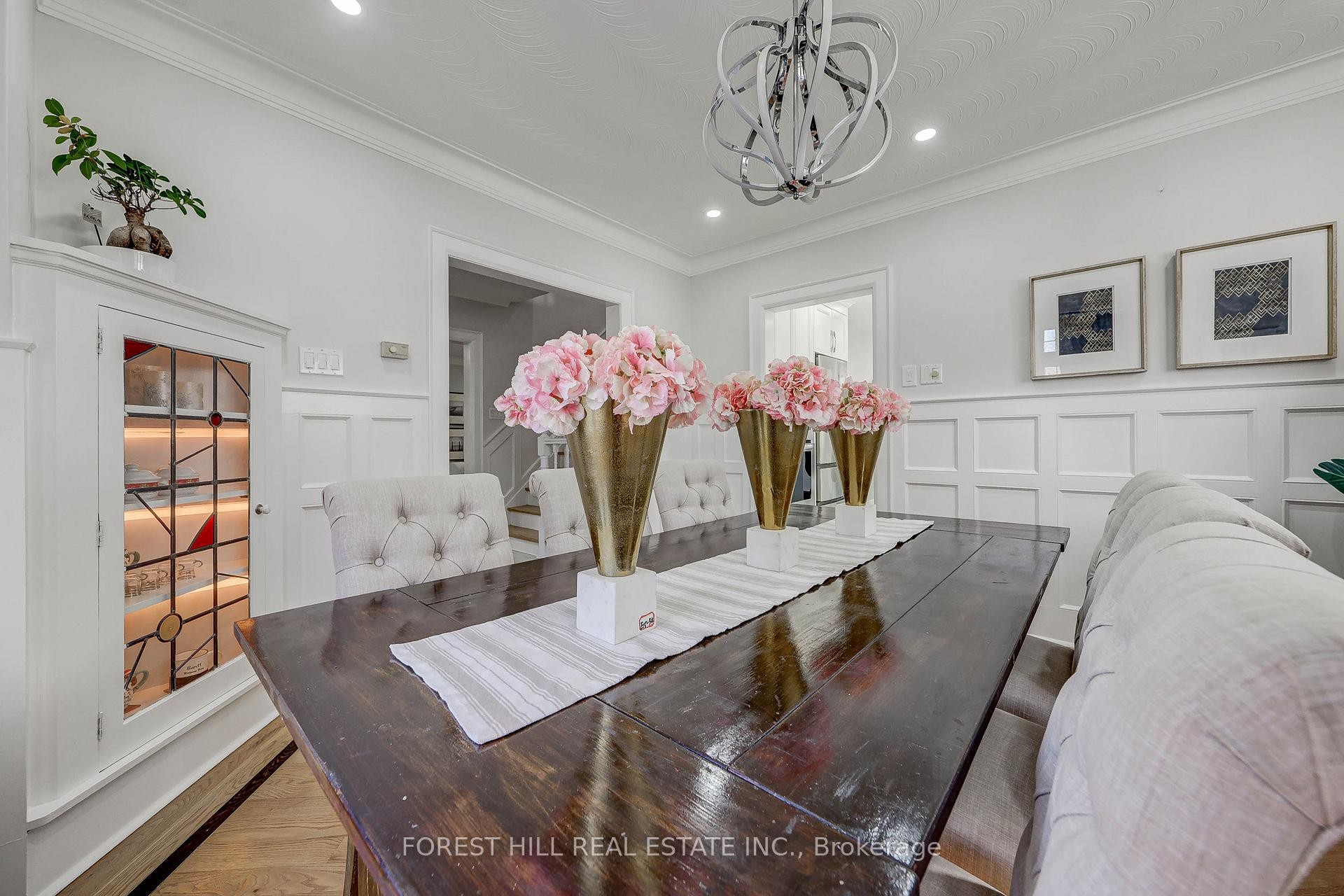 









607


Spadina

Road,
Toronto,




ON
M5P 2X1

