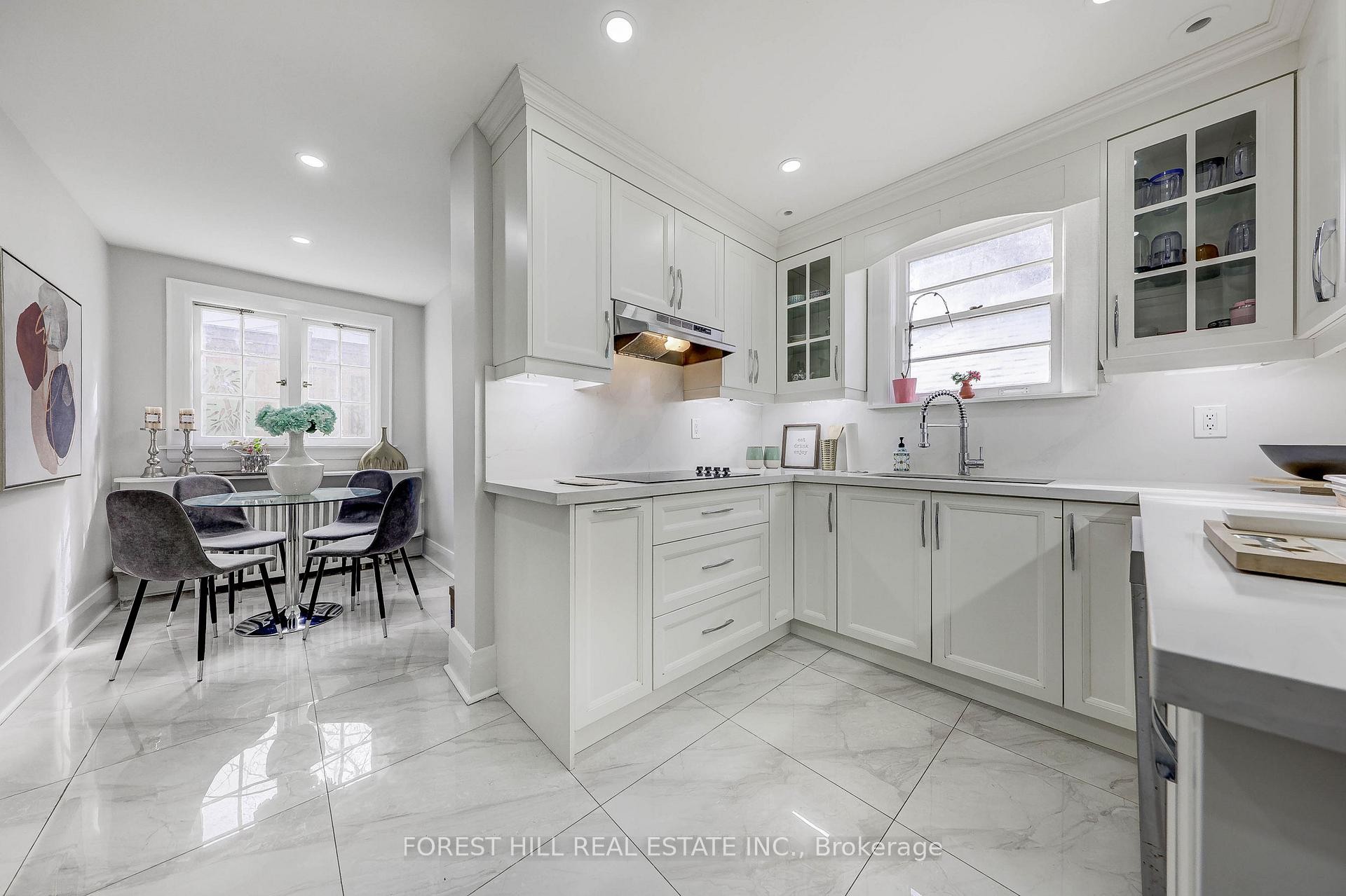 









607


Spadina

Road,
Toronto,




ON
M5P 2X1

