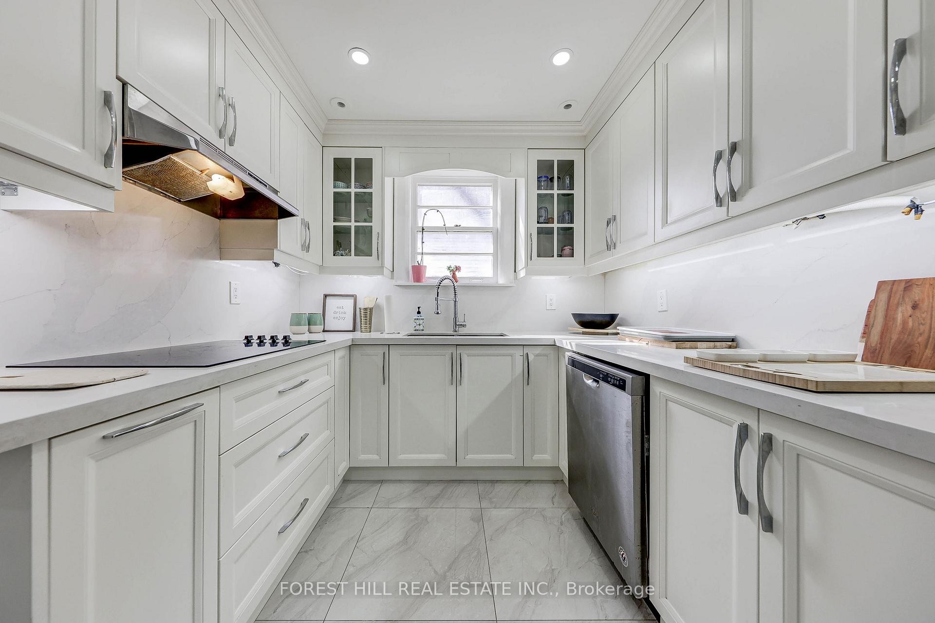 









607


Spadina

Road,
Toronto,




ON
M5P 2X1

