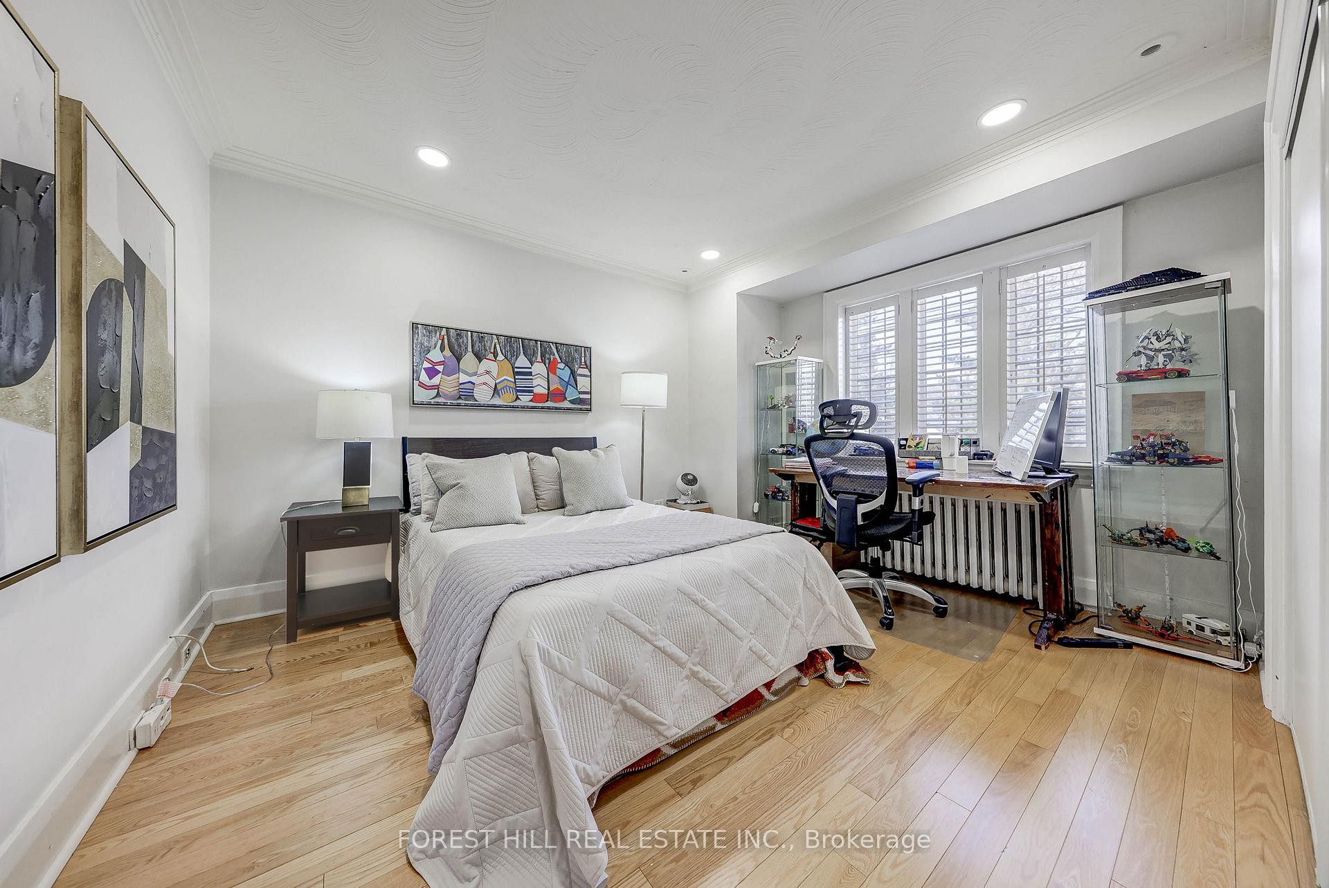 









607


Spadina

Road,
Toronto,




ON
M5P 2X1

