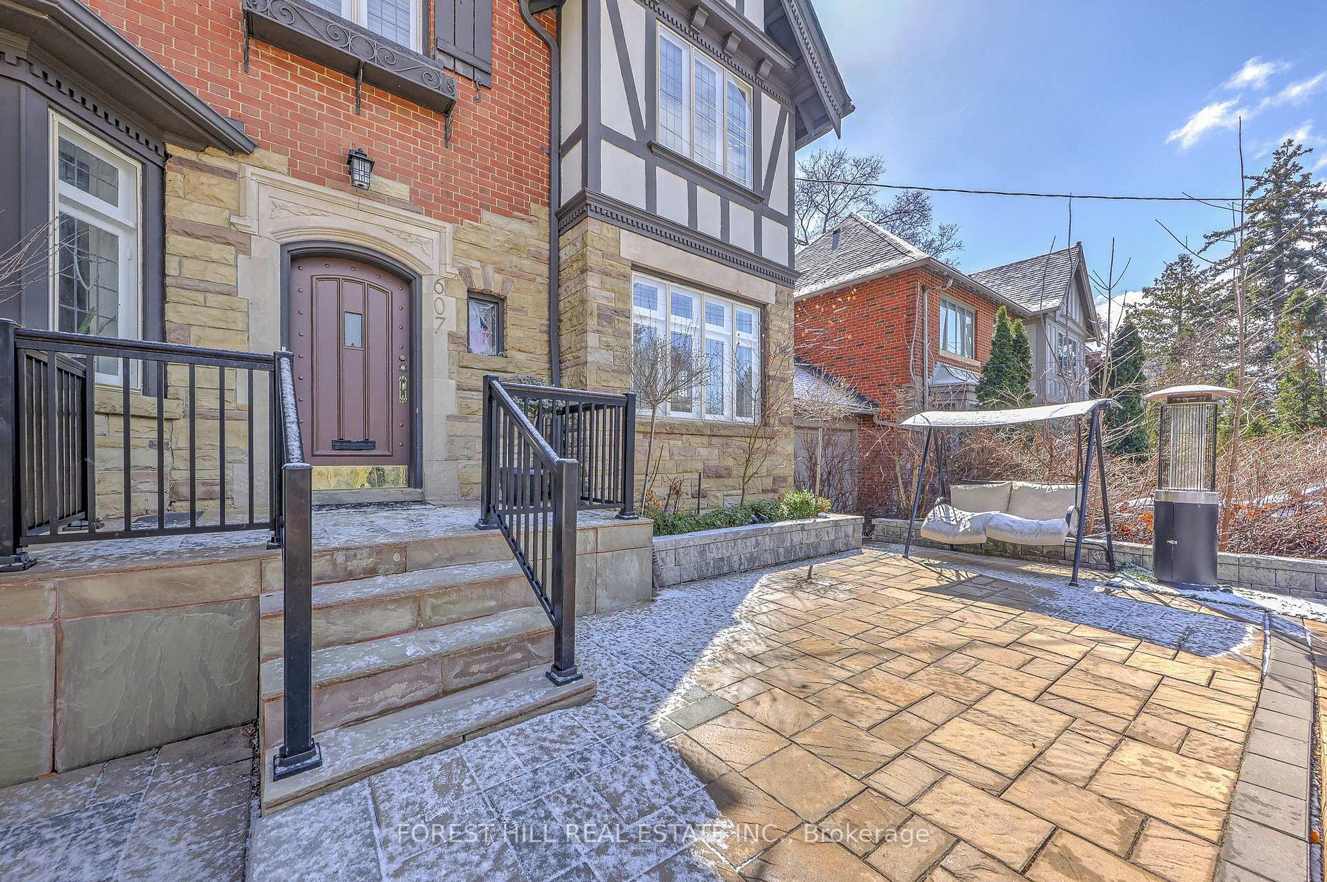 









607


Spadina

Road,
Toronto,




ON
M5P 2X1

