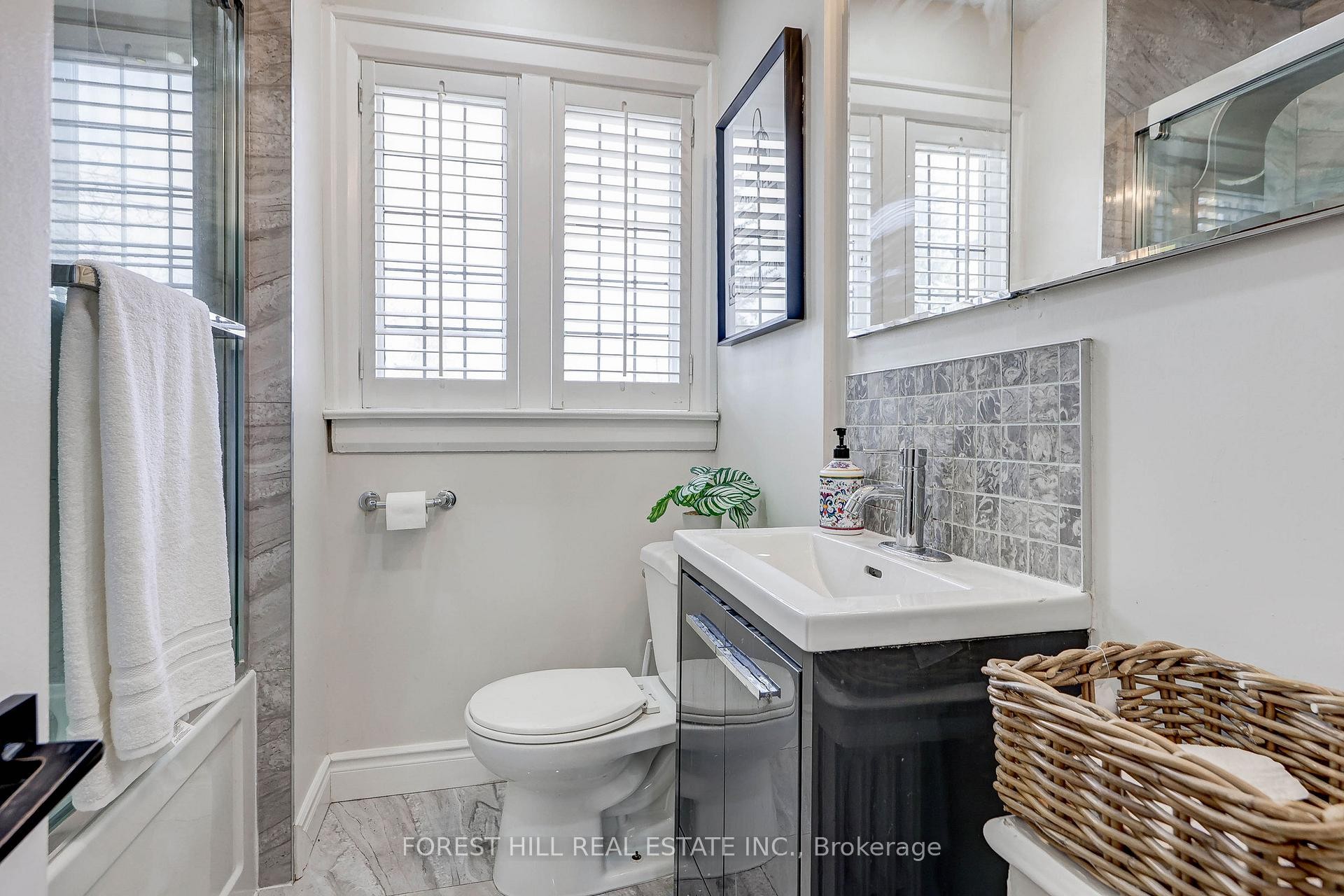 









607


Spadina

Road,
Toronto,




ON
M5P 2X1


