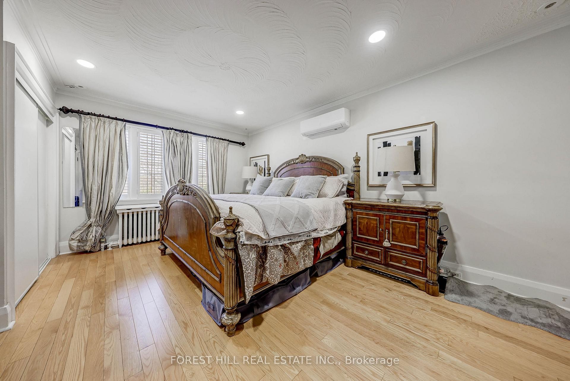 









607


Spadina

Road,
Toronto,




ON
M5P 2X1

