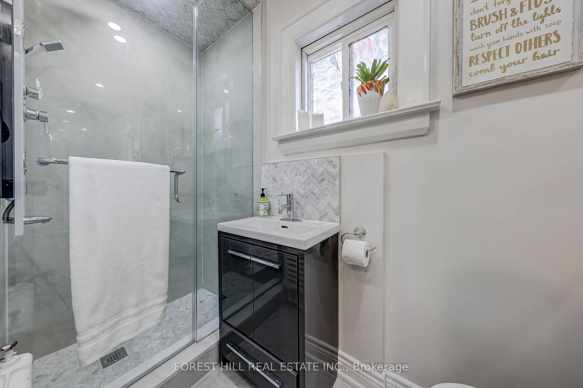 









607


Spadina

Road,
Toronto,




ON
M5P 2X1

