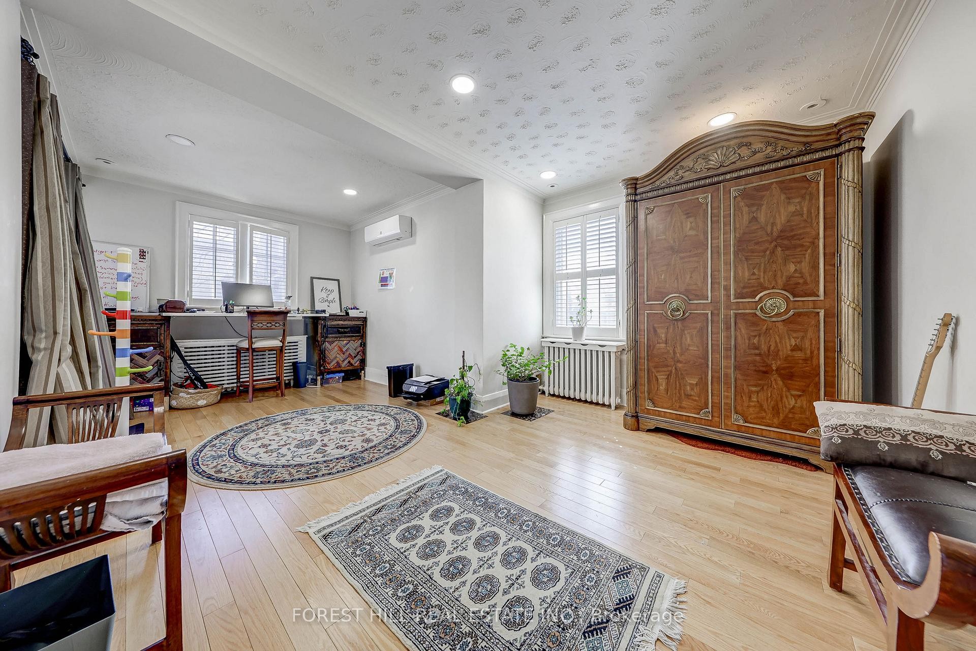 









607


Spadina

Road,
Toronto,




ON
M5P 2X1

