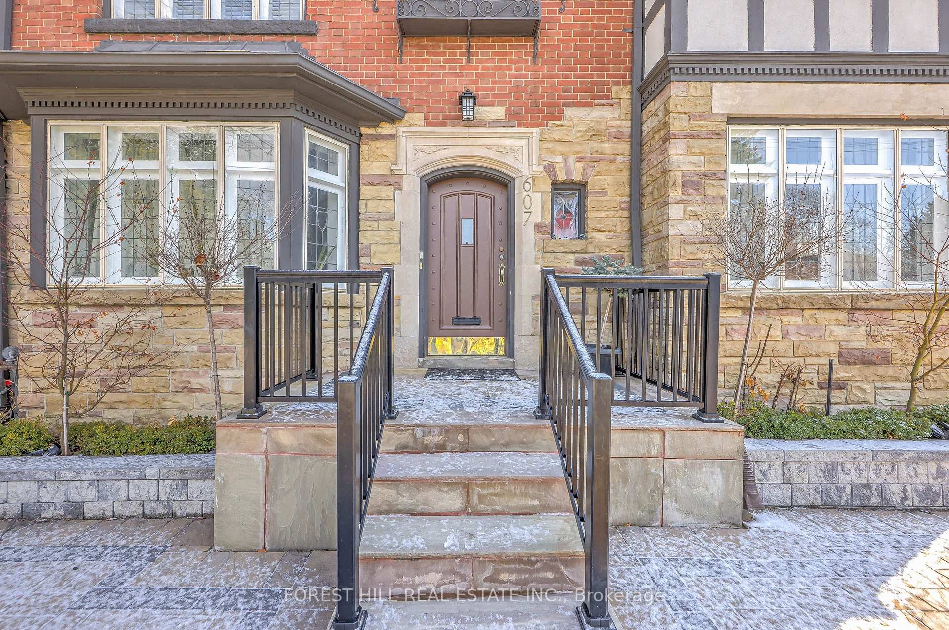 









607


Spadina

Road,
Toronto,




ON
M5P 2X1

