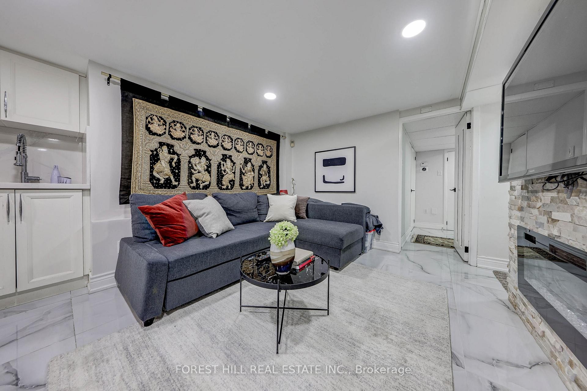 









607


Spadina

Road,
Toronto,




ON
M5P 2X1

