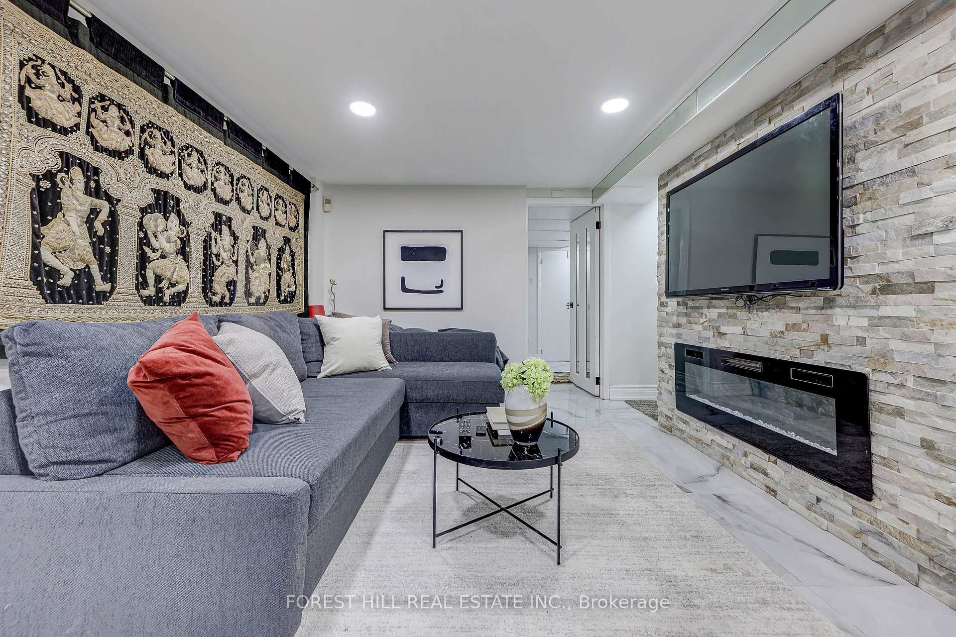 









607


Spadina

Road,
Toronto,




ON
M5P 2X1

